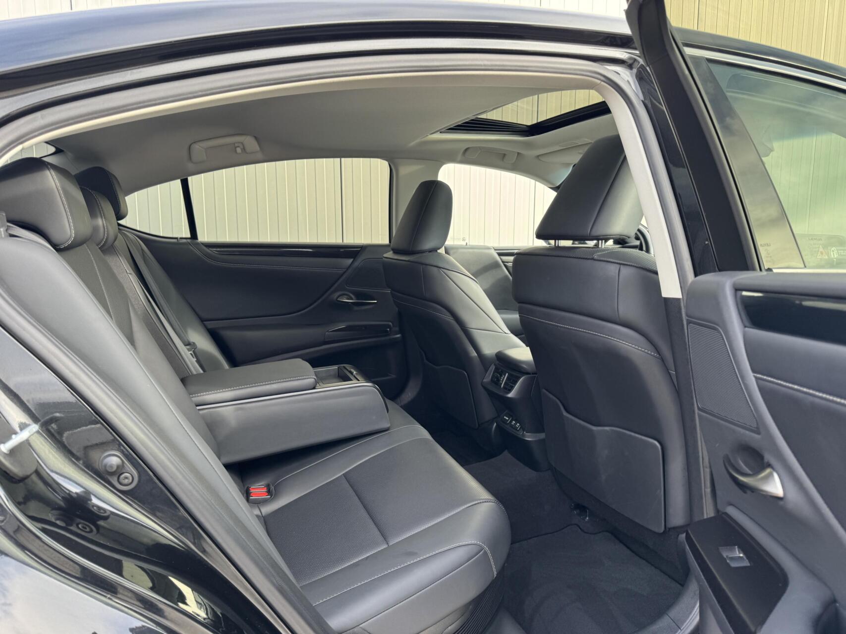 Foto van Lexus Lexus Es300h