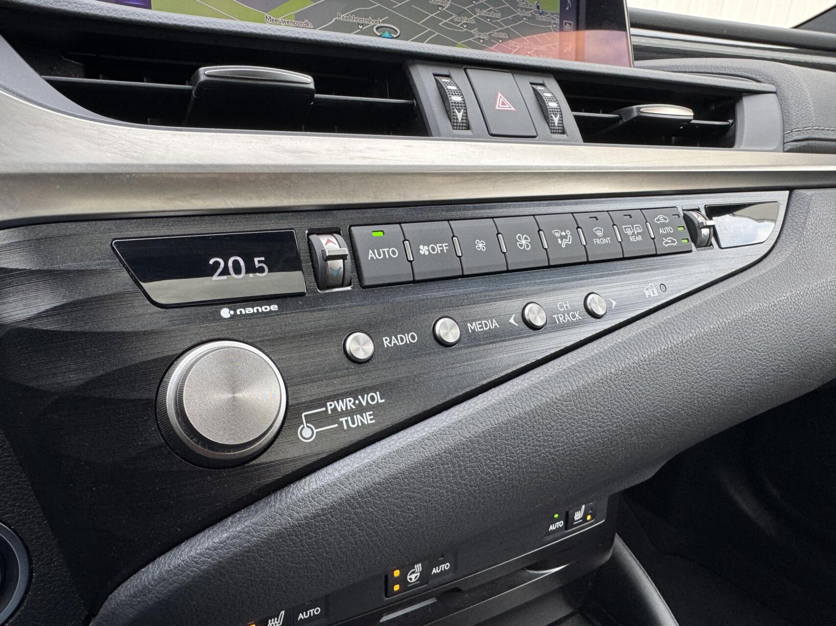 Foto van Lexus Lexus Es300h