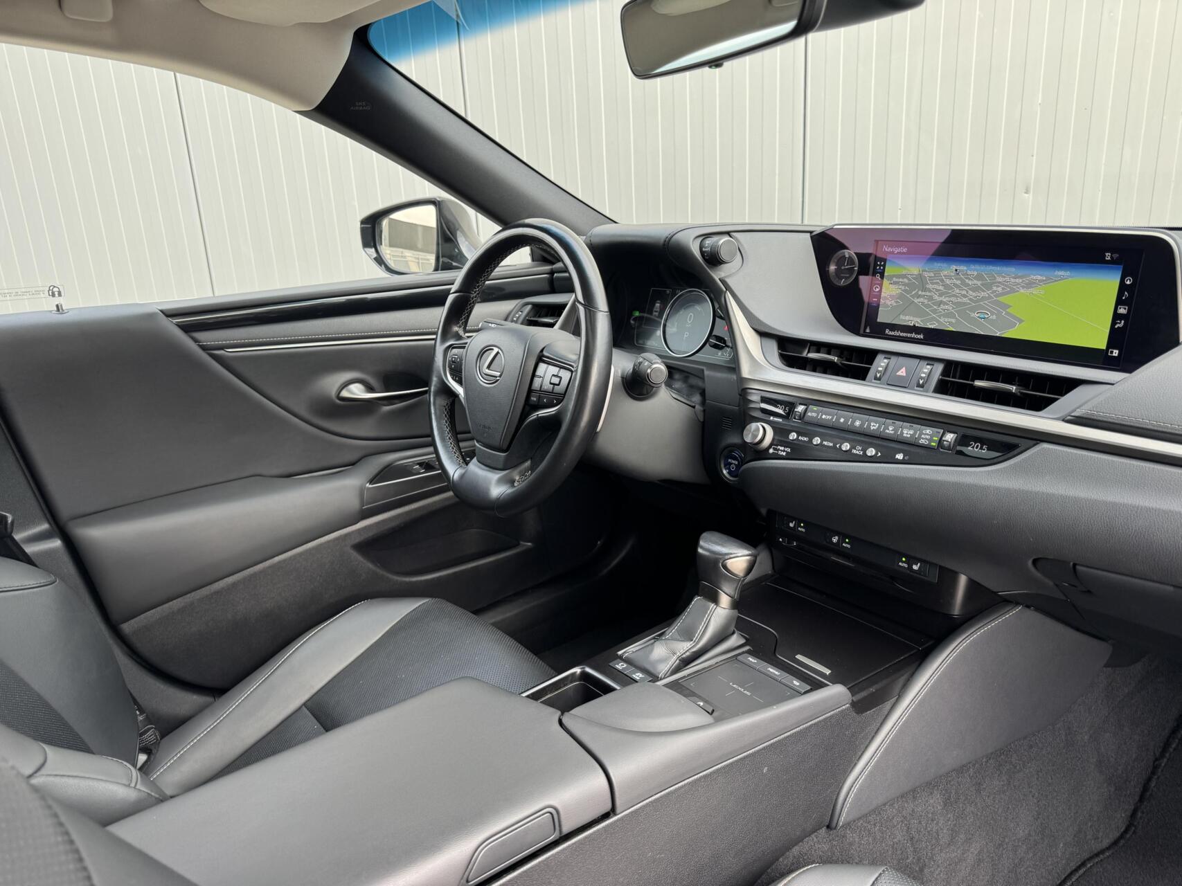 Foto van Lexus Lexus Es300h