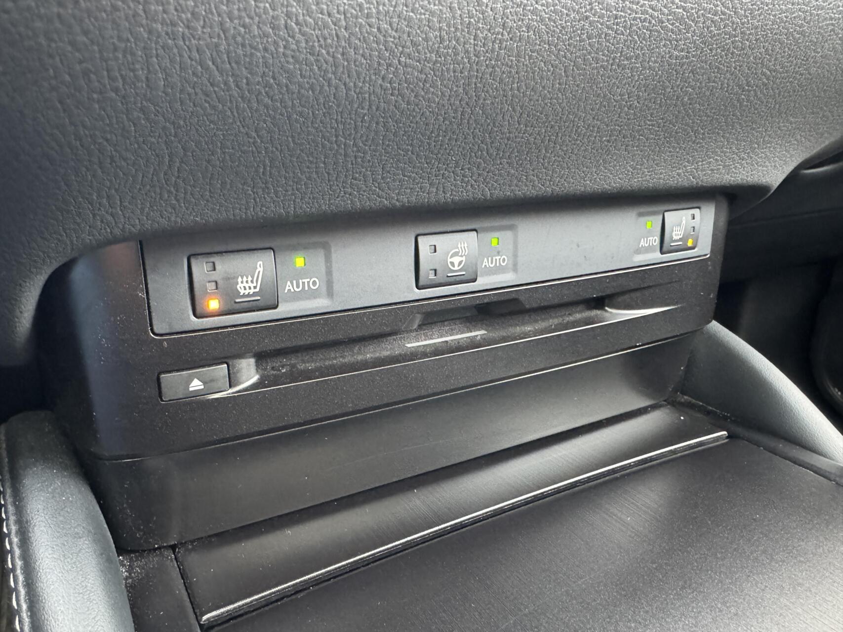 Foto van Lexus Lexus Es300h