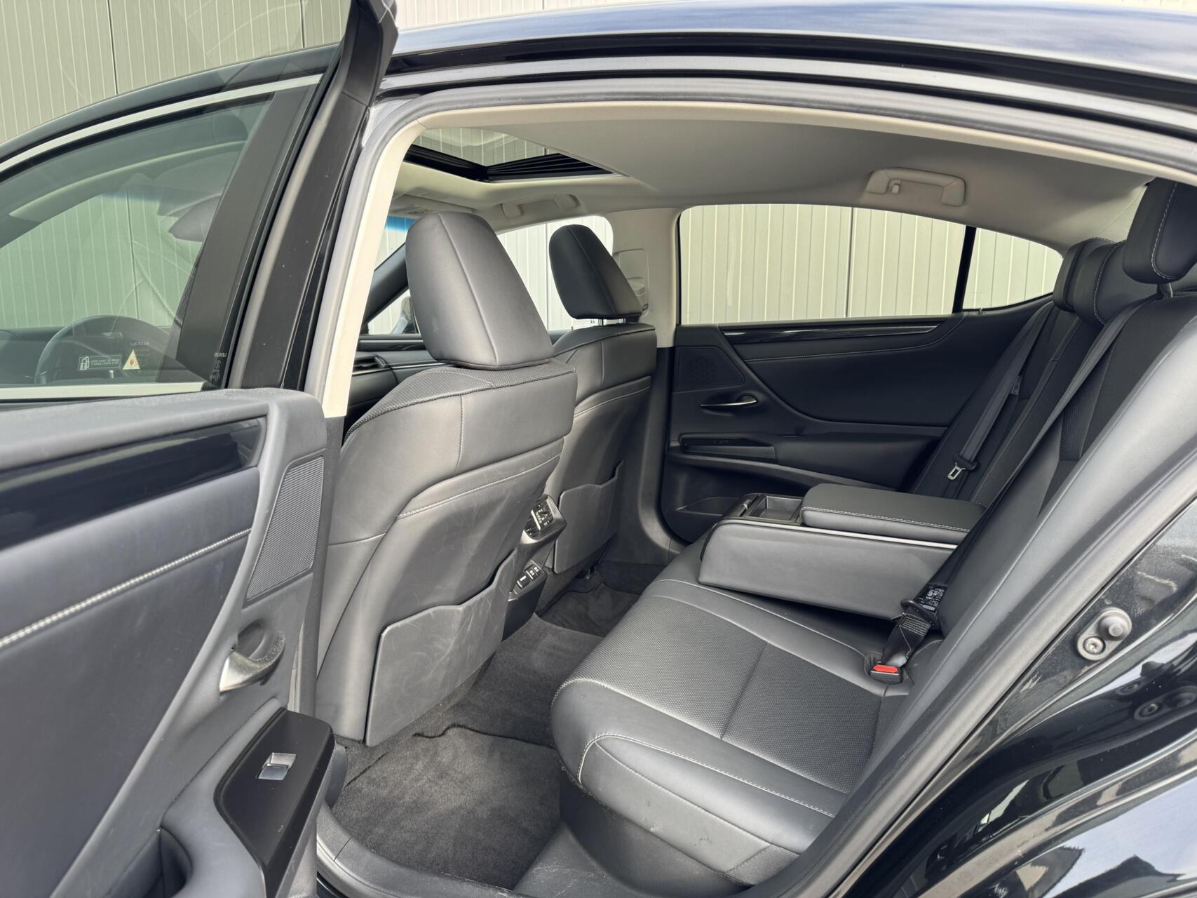 Foto van Lexus Lexus Es300h