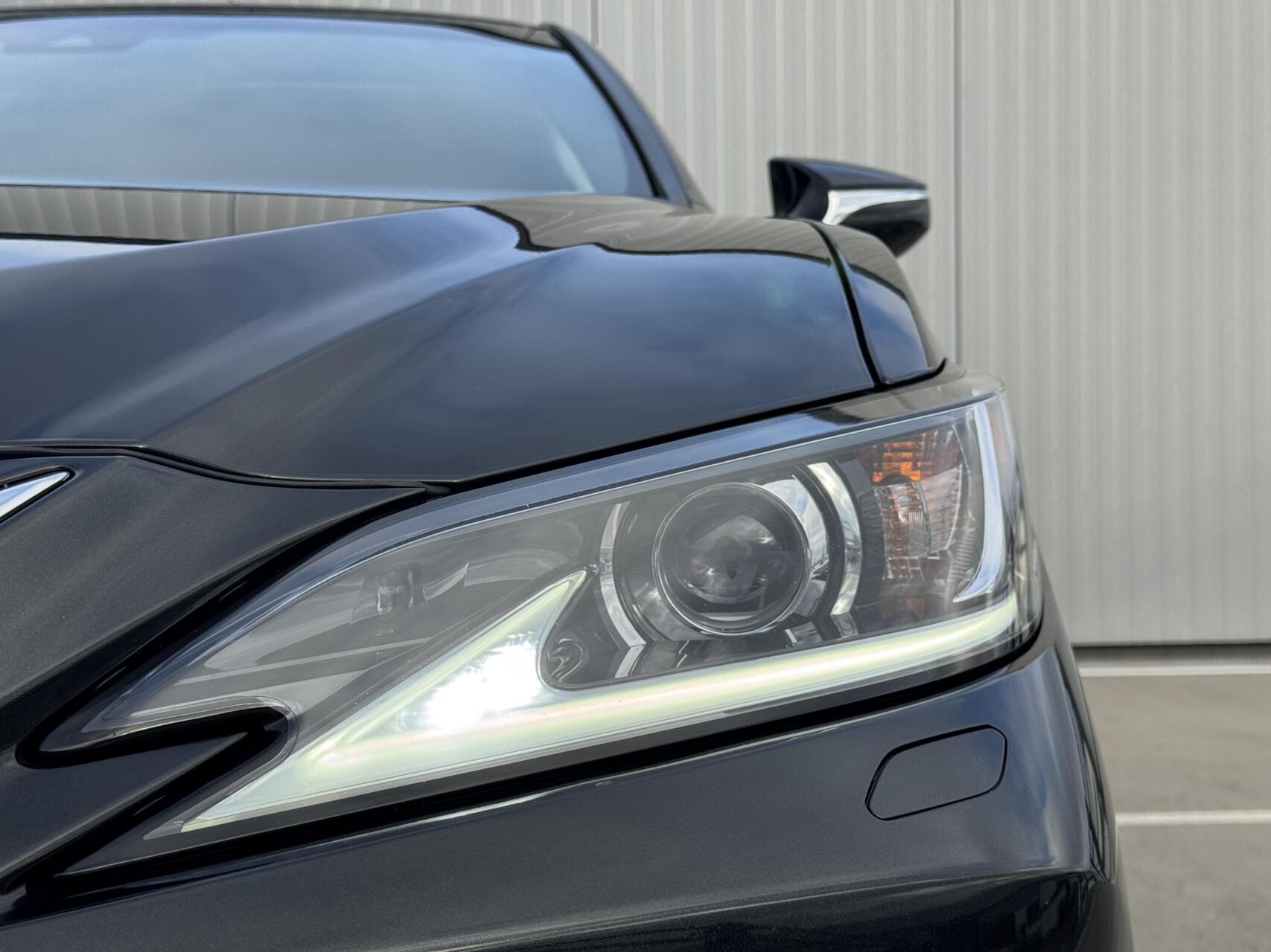 Foto van Lexus Lexus Es300h
