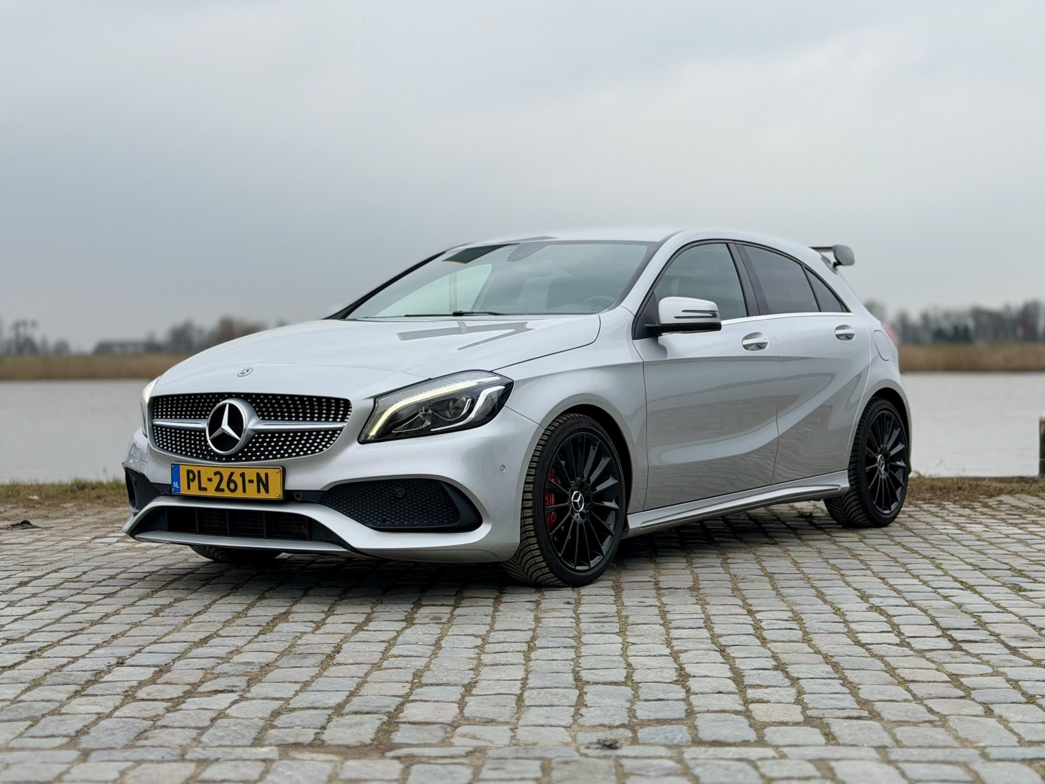 Mercedes-Benz A-klasse 180 Business Solution AMG 2017 - voorkant