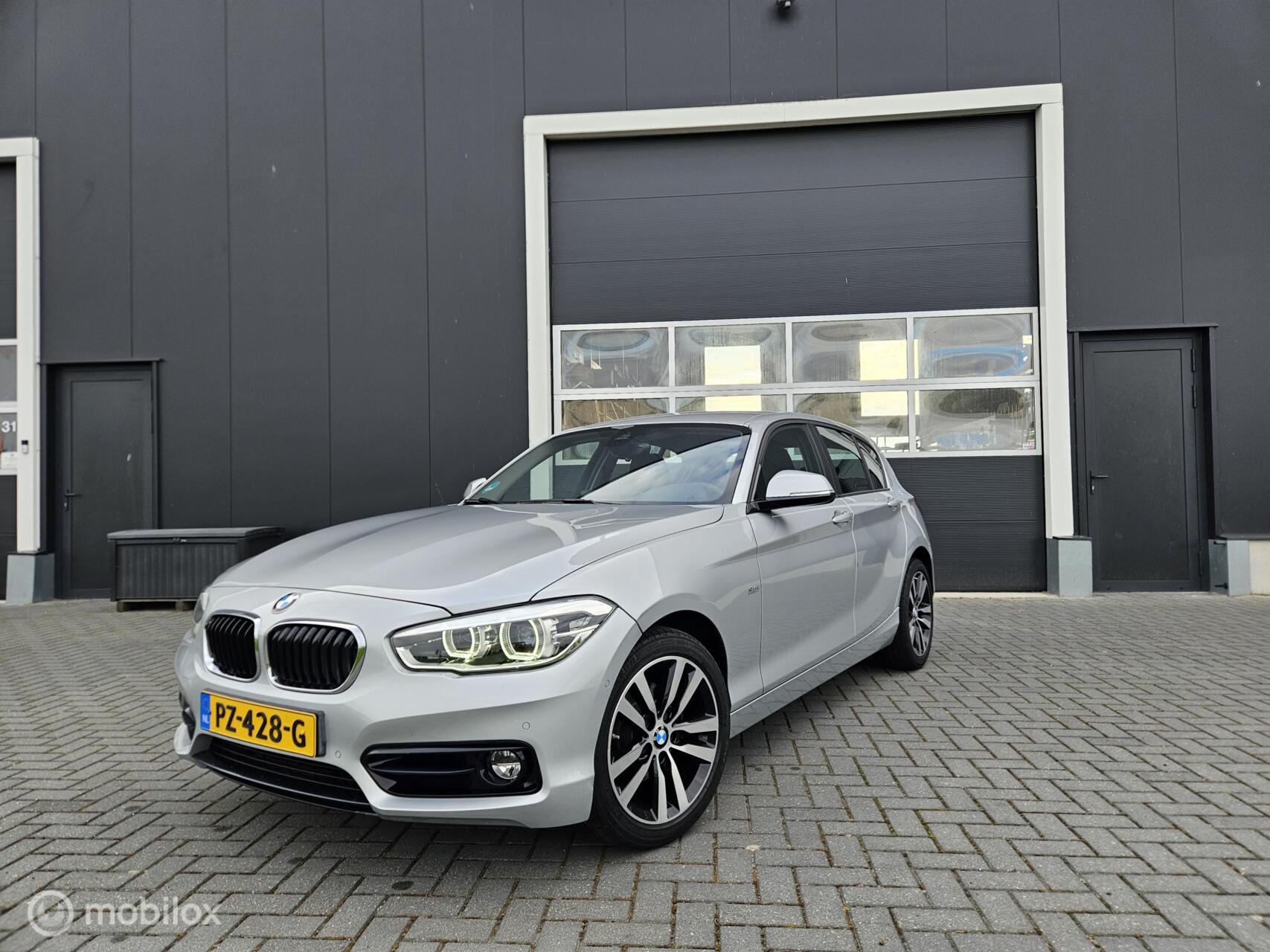 BMW 120i 120i High Executive 2017 - voorkant