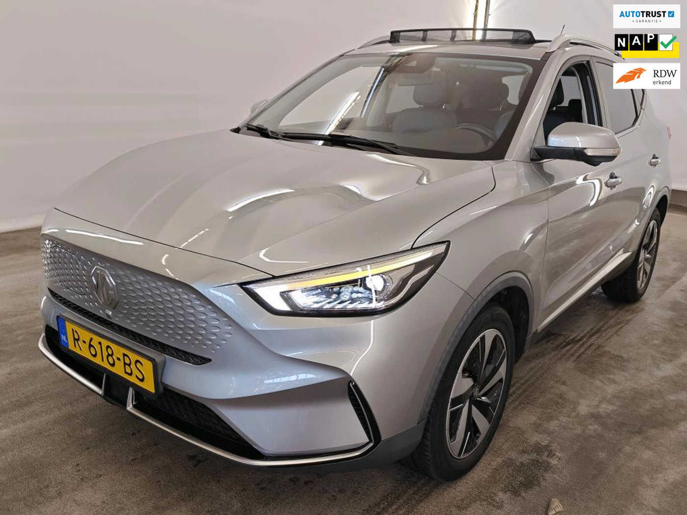 MG MG ZS Ev EV Standard Range Luxury 50 kWh PANO SOH 91% LEER CAMERA 2022 - voorkant