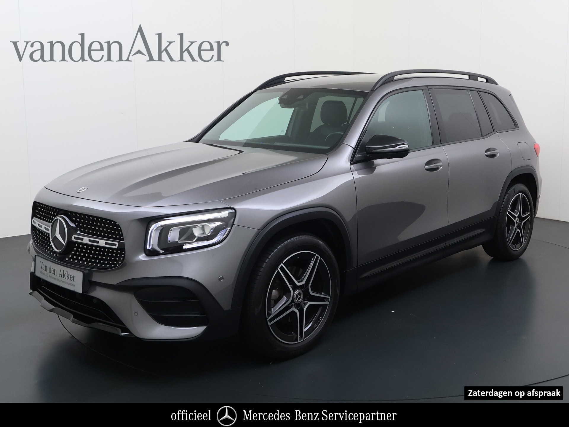 Mercedes-Benz GLB 200 200 AMG // Trekhaak // 360 Camera // Nightpakket // Carplay // Augmented Reality // 19" AMG Velgen 2022 - voorkant