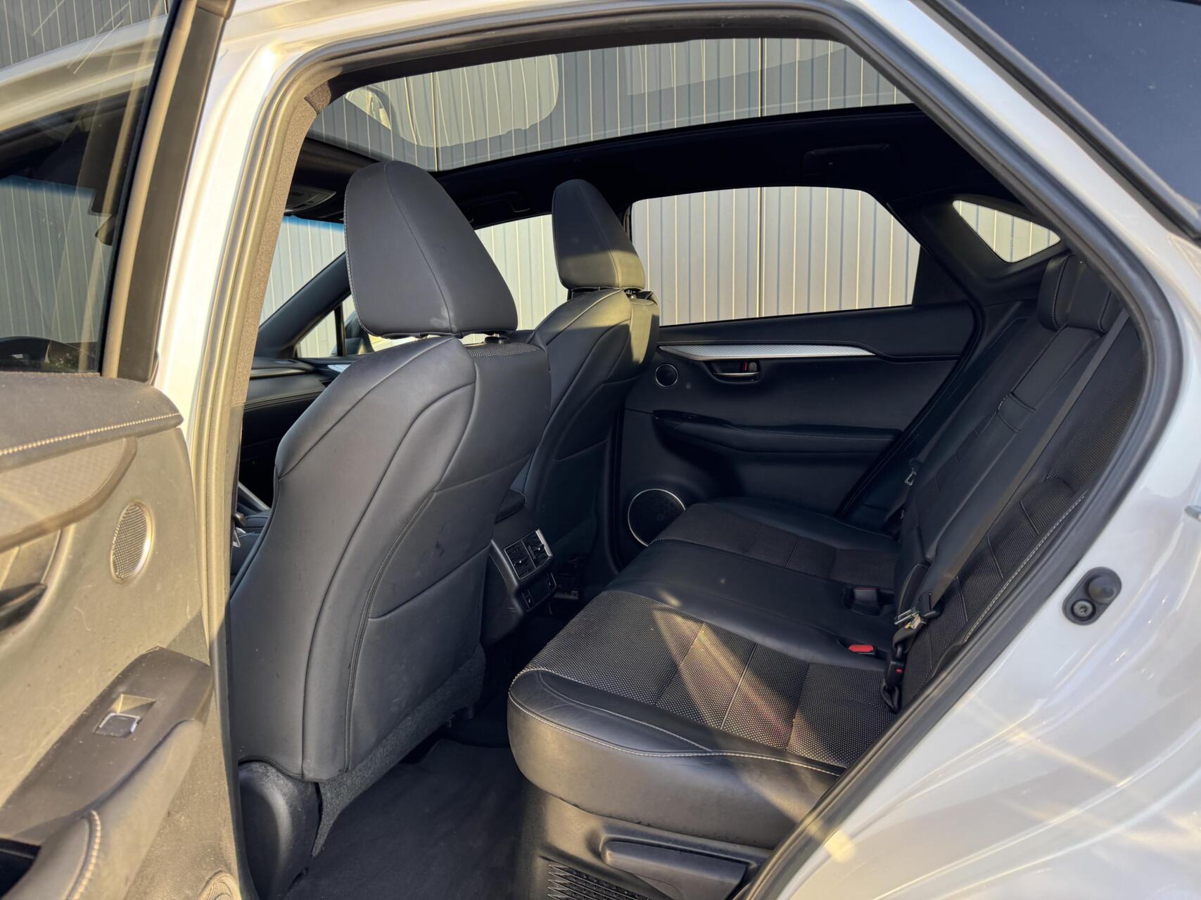 Foto van Lexus Lexus Nx300h