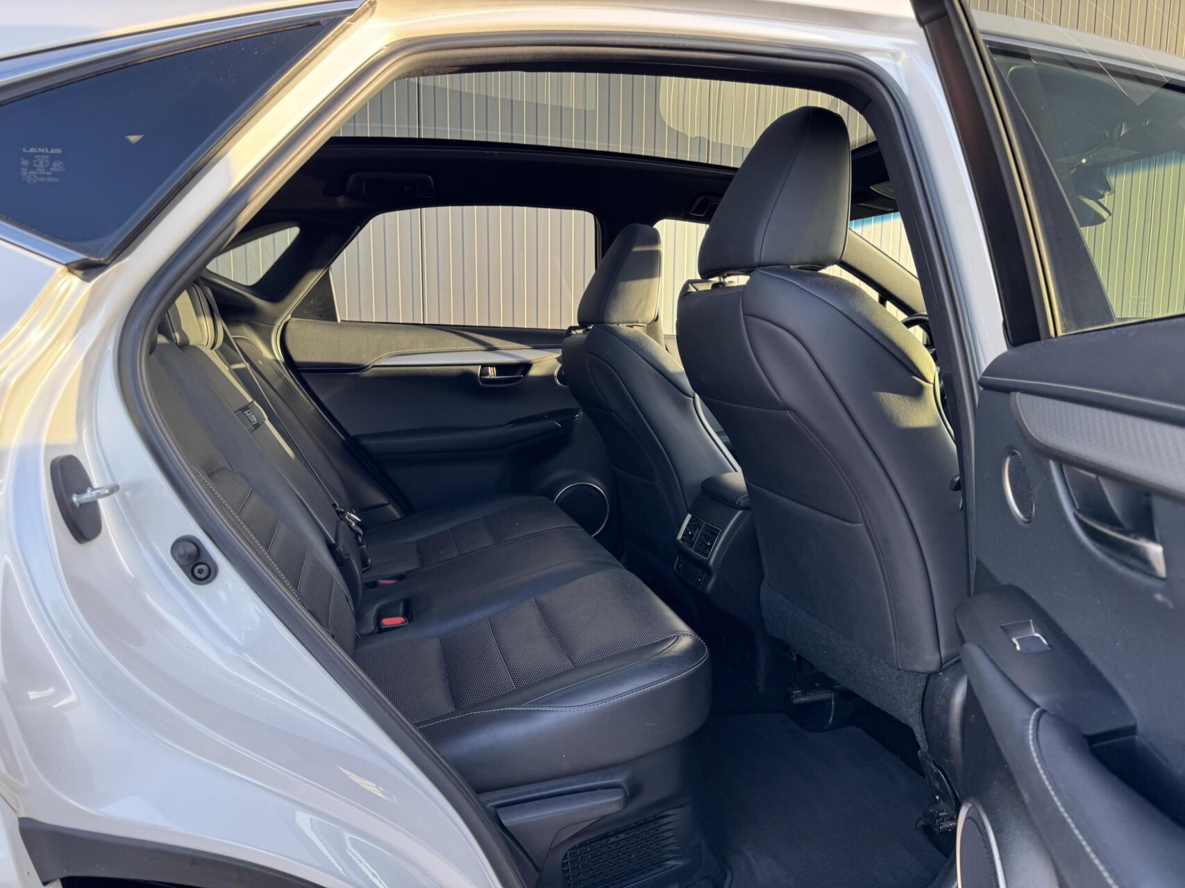 Foto van Lexus Lexus Nx300h