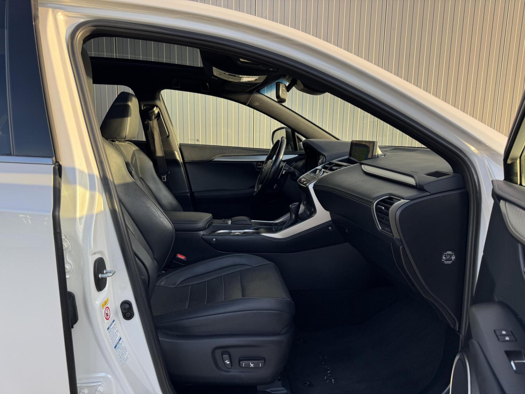 Foto van Lexus Lexus Nx300h