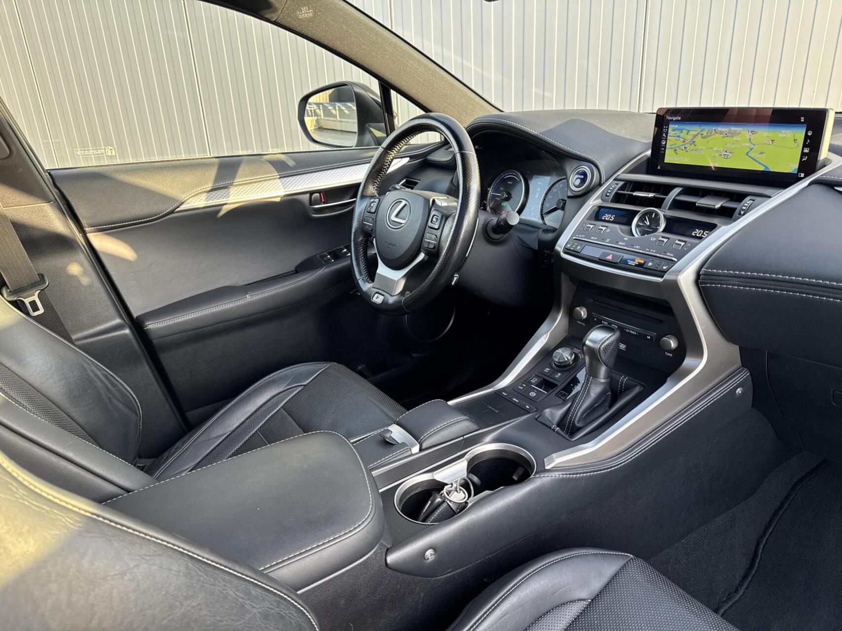 Foto van Lexus Lexus Nx300h