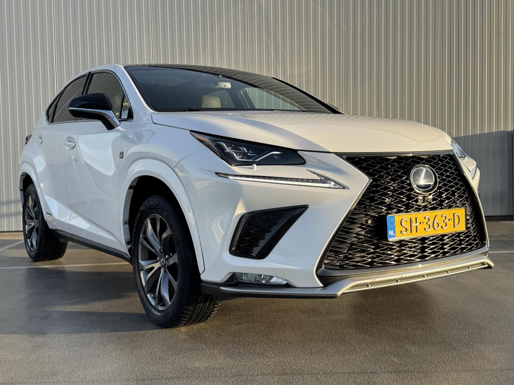Foto van Lexus Lexus Nx300h