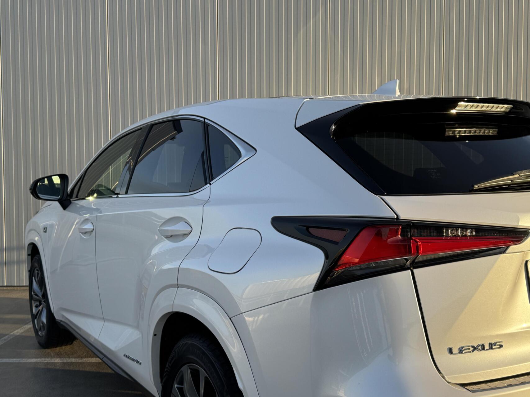 Foto van Lexus Lexus Nx300h