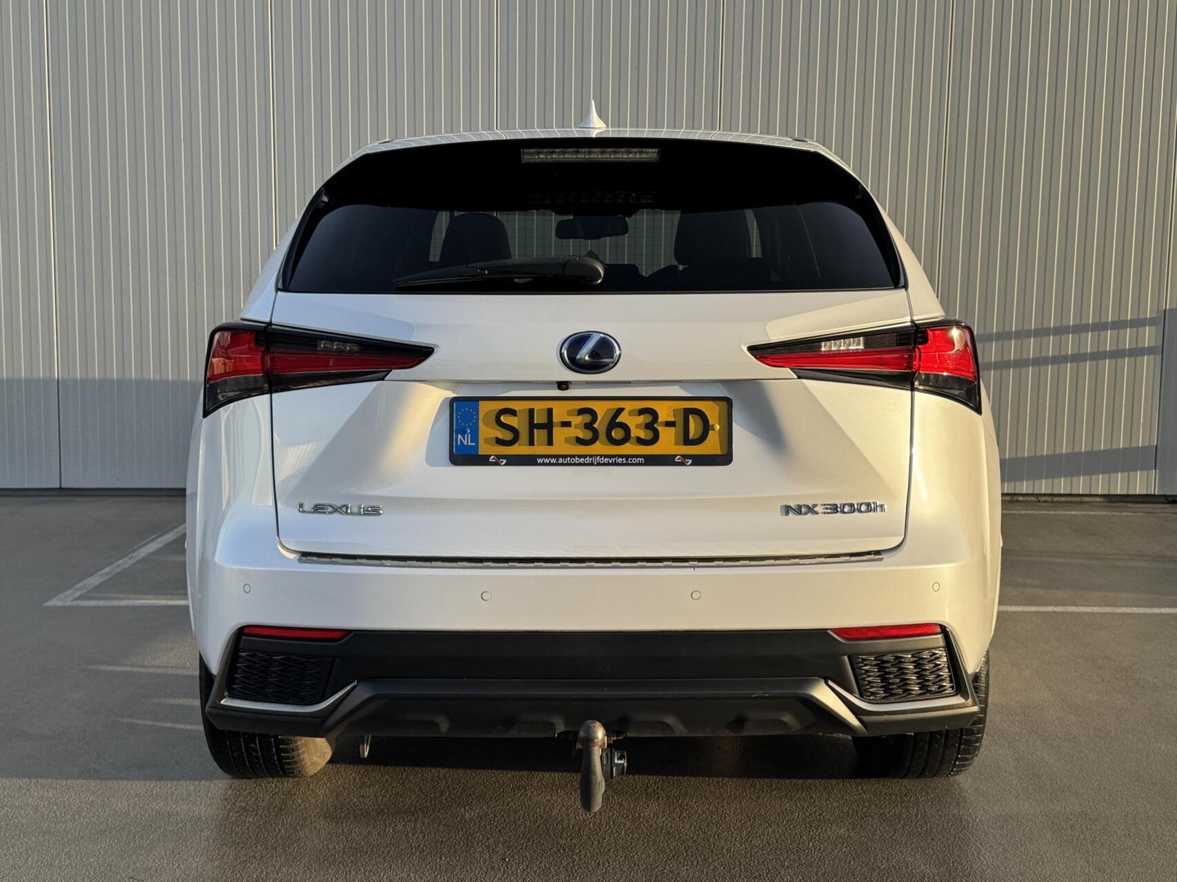Foto van Lexus Lexus Nx300h