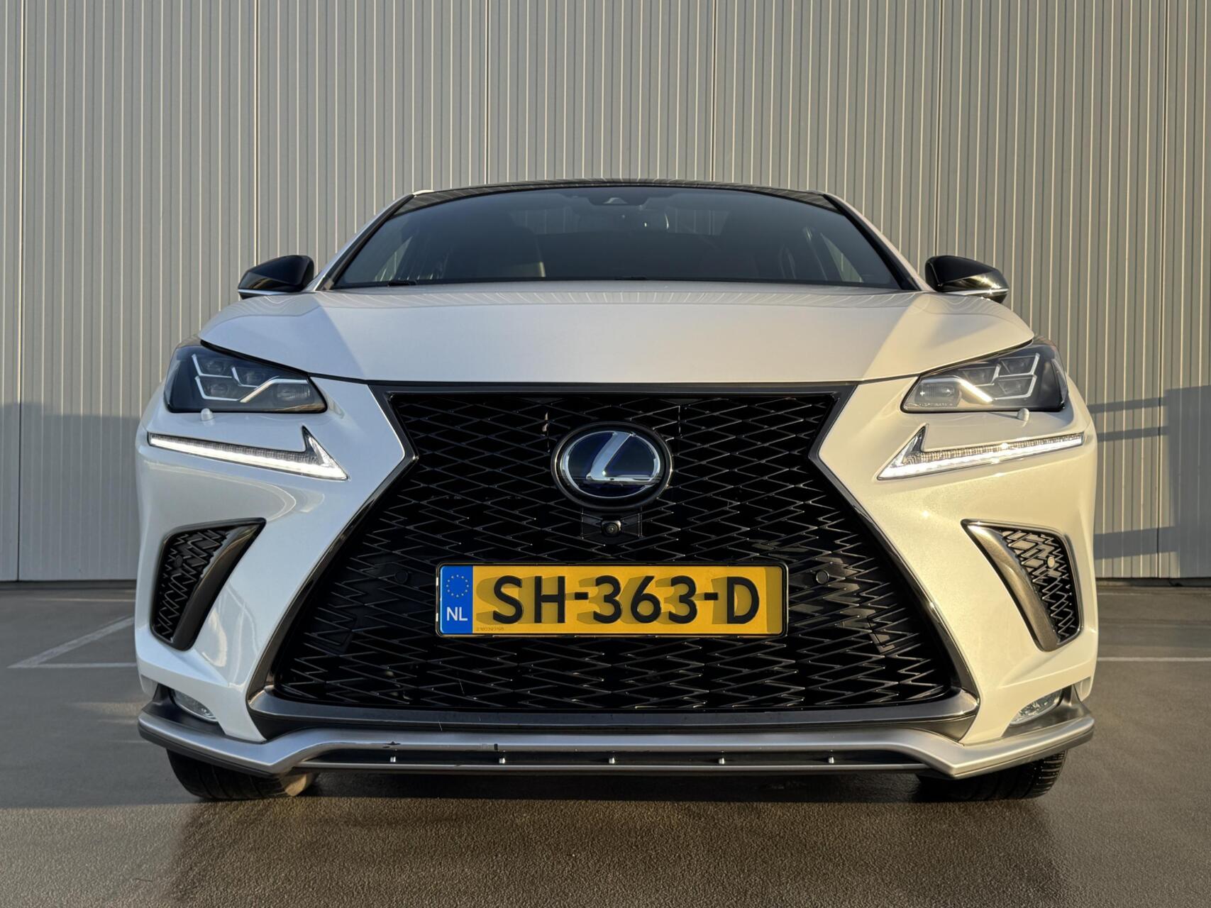 Foto van Lexus Lexus Nx300h