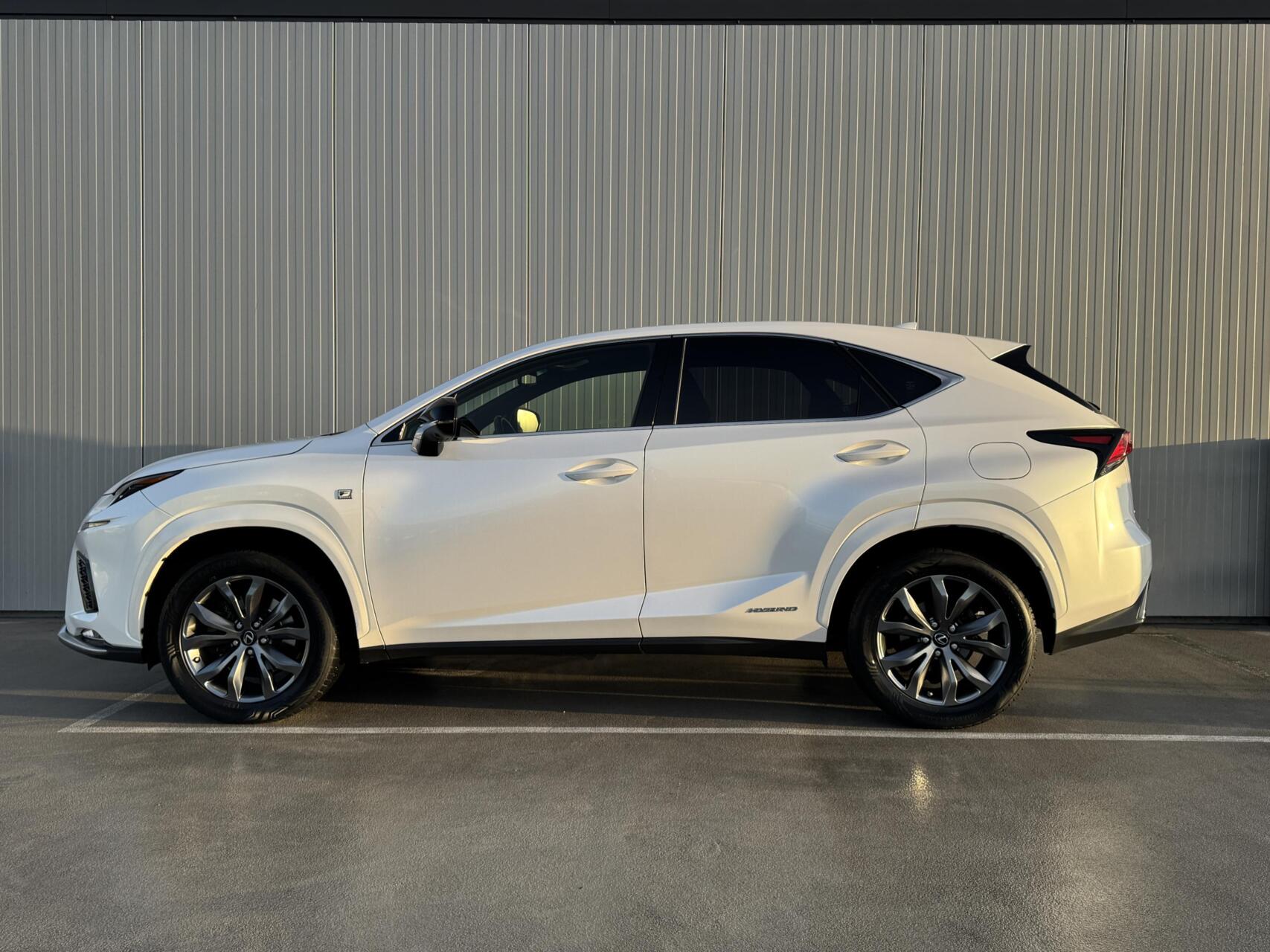 Foto van Lexus Lexus Nx300h