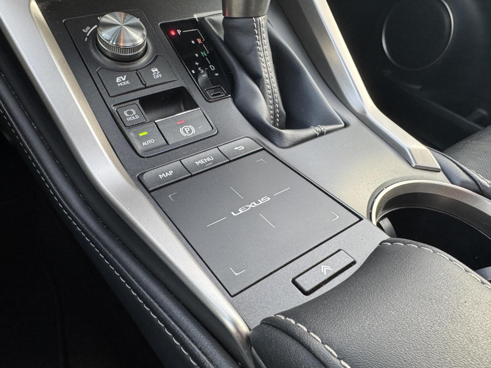 Foto van Lexus Lexus Nx300h