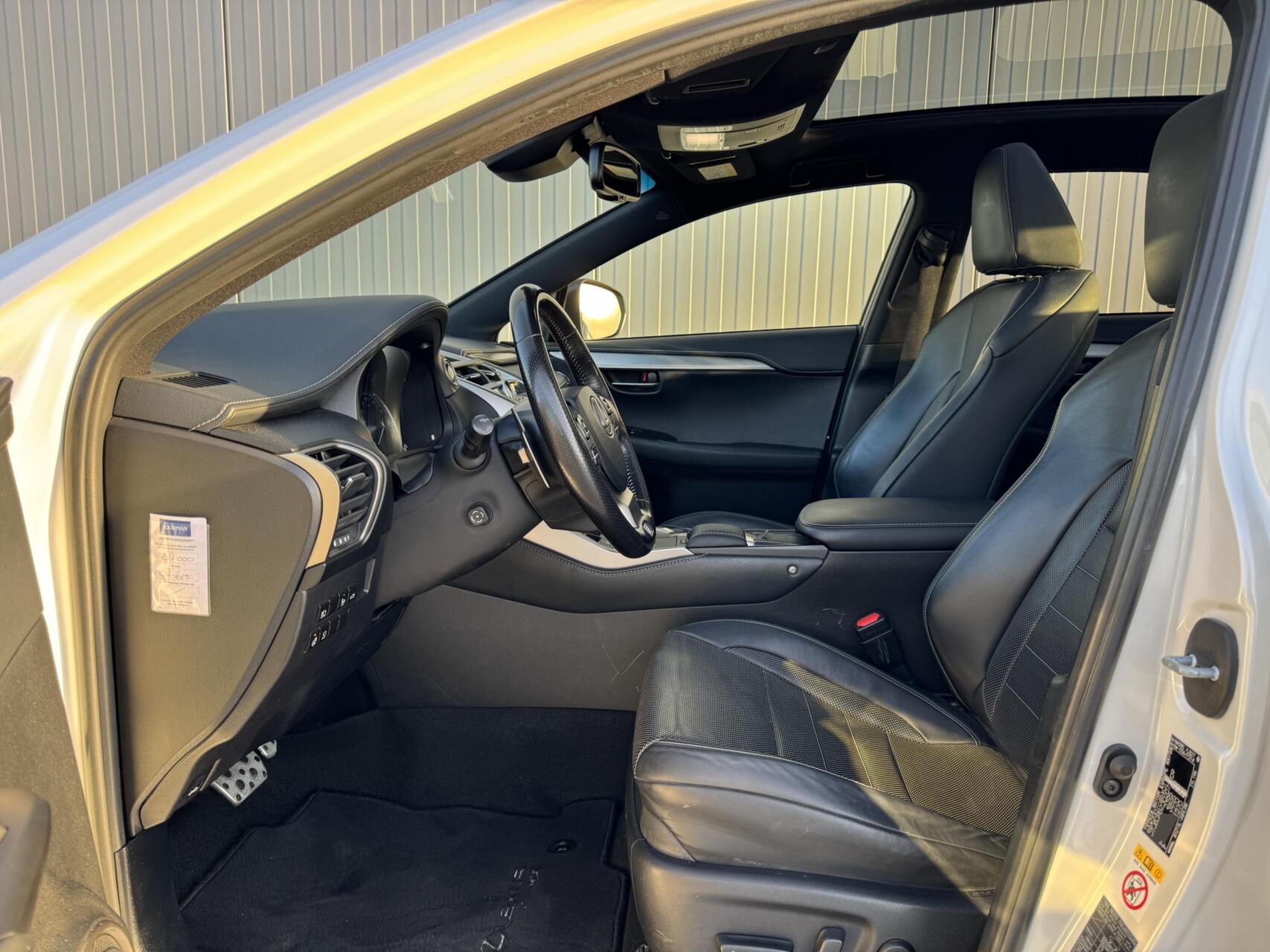Foto van Lexus Lexus Nx300h