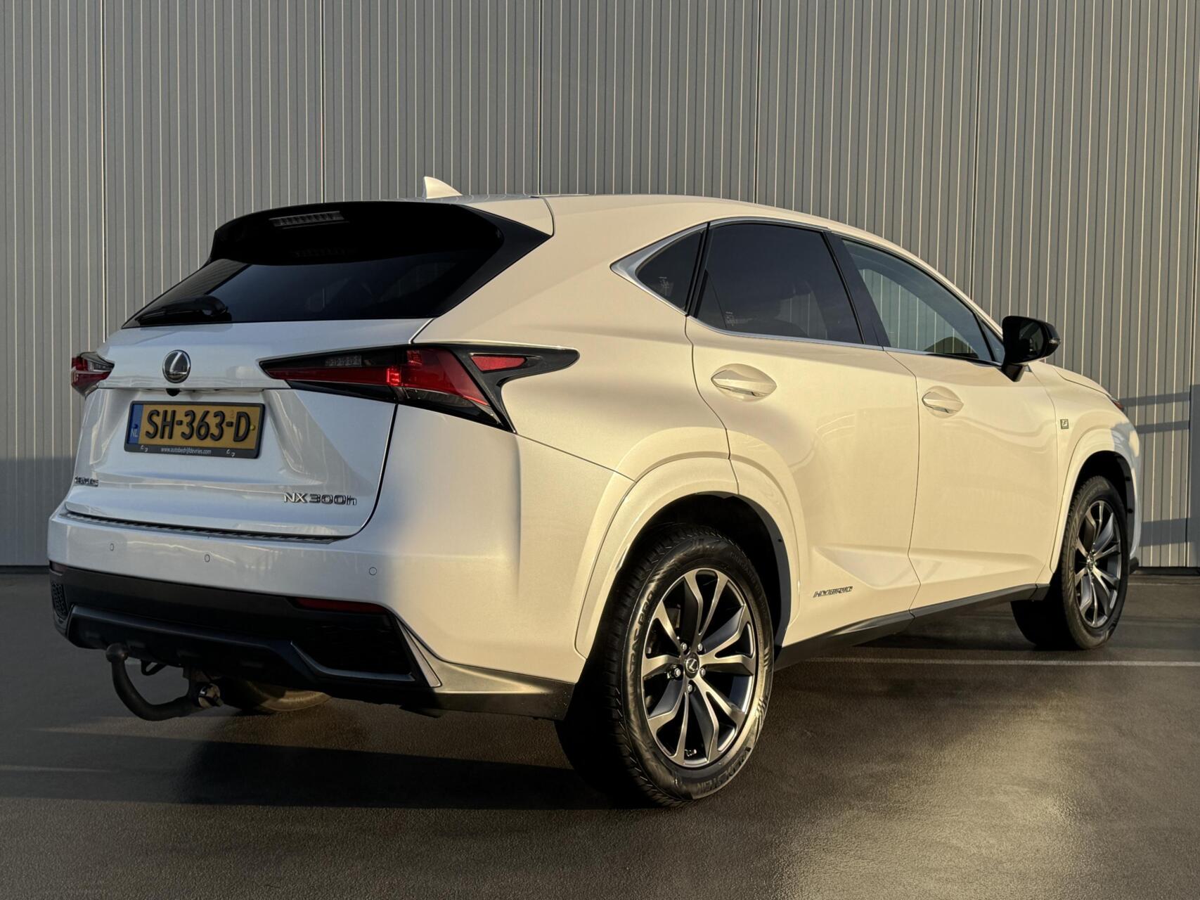 Foto van Lexus Lexus Nx300h