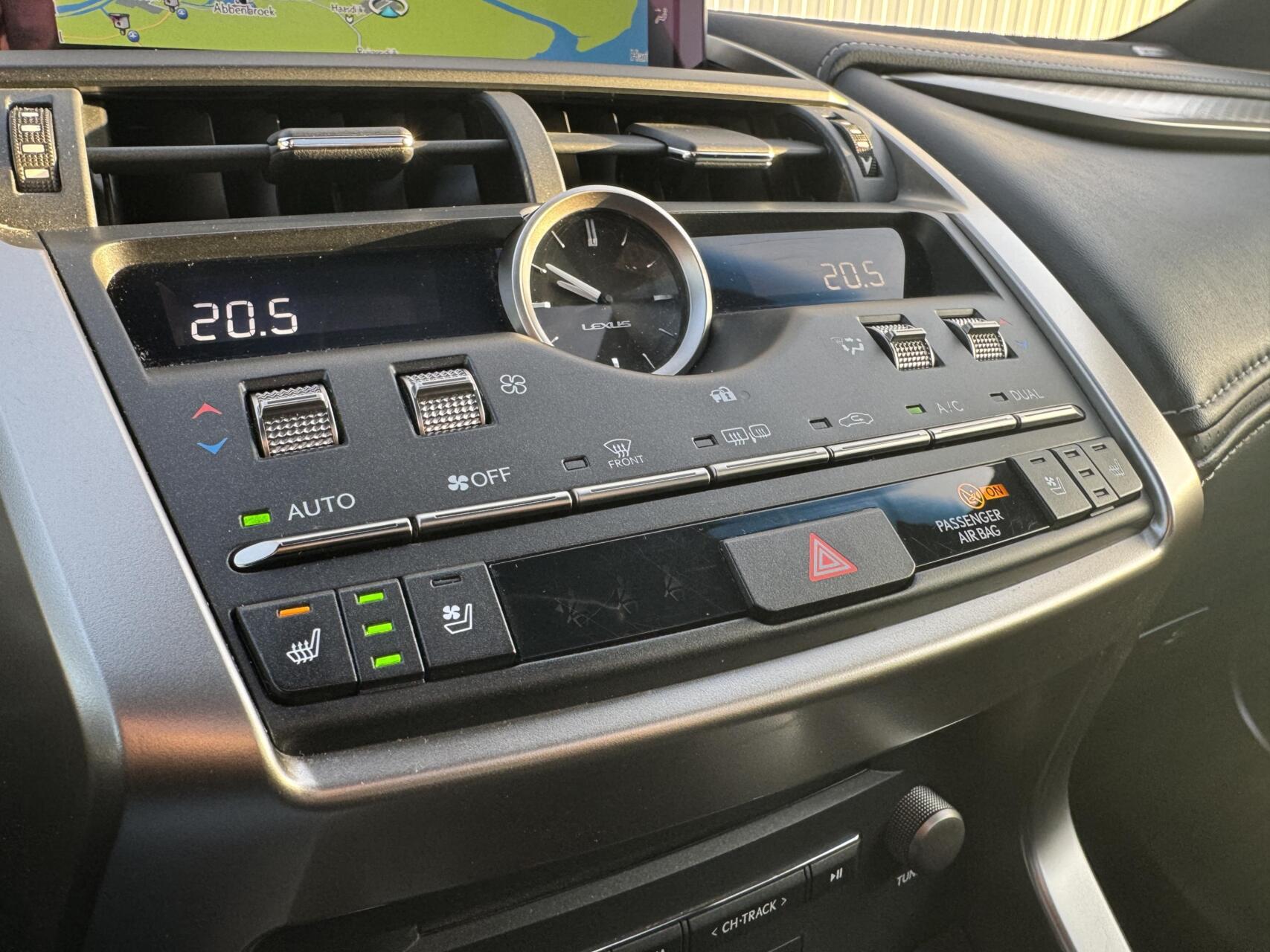Foto van Lexus Lexus Nx300h