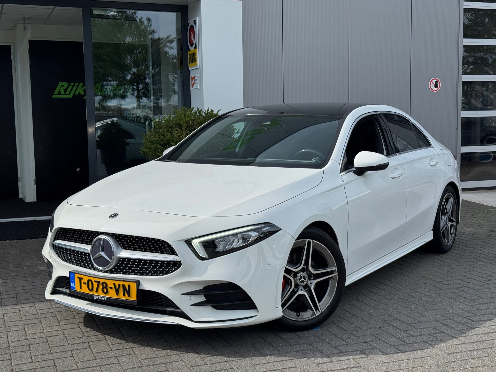 Foto van Mercedes-Benz A 200