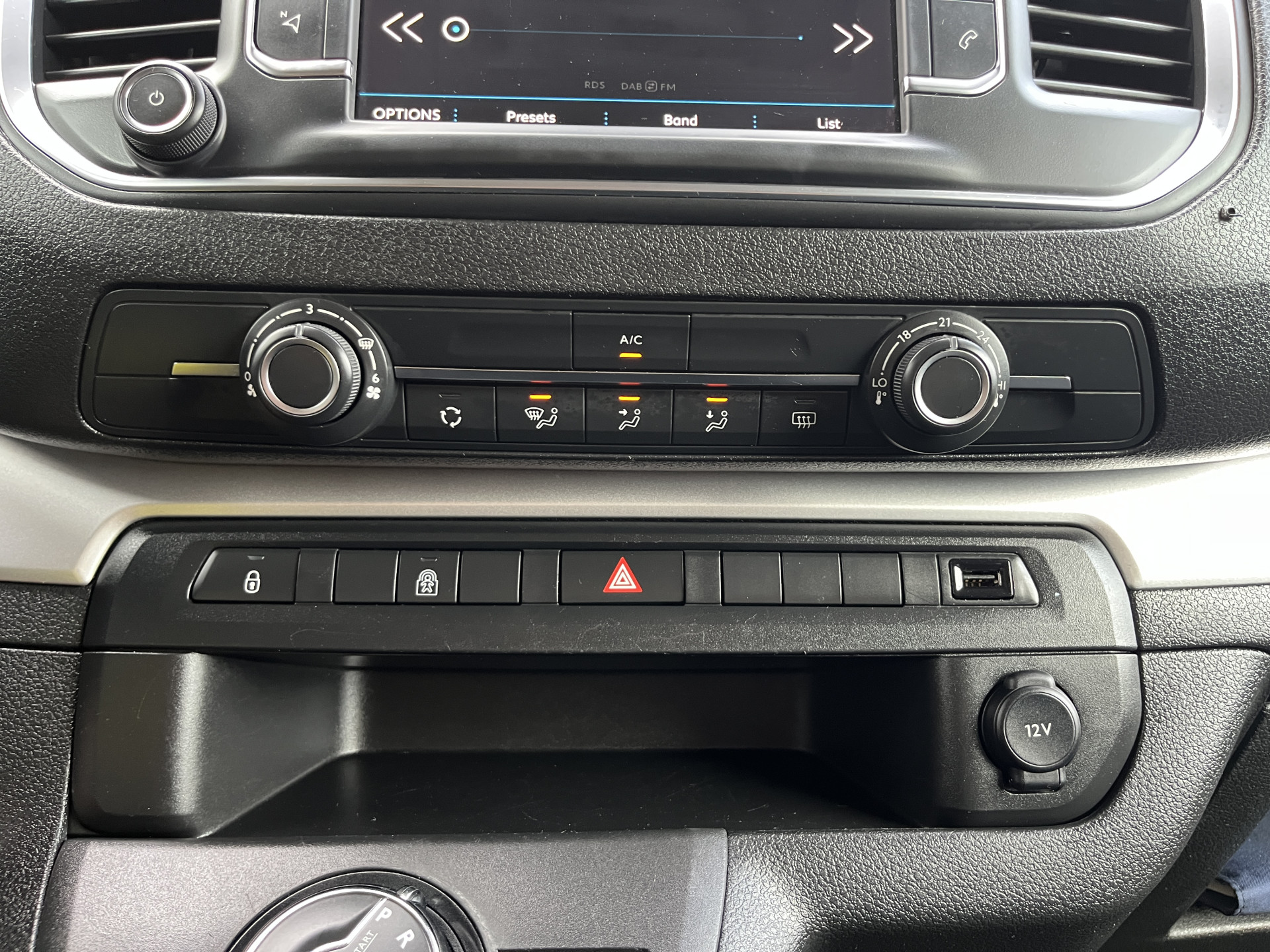 Foto van Peugeot Expert Traveller