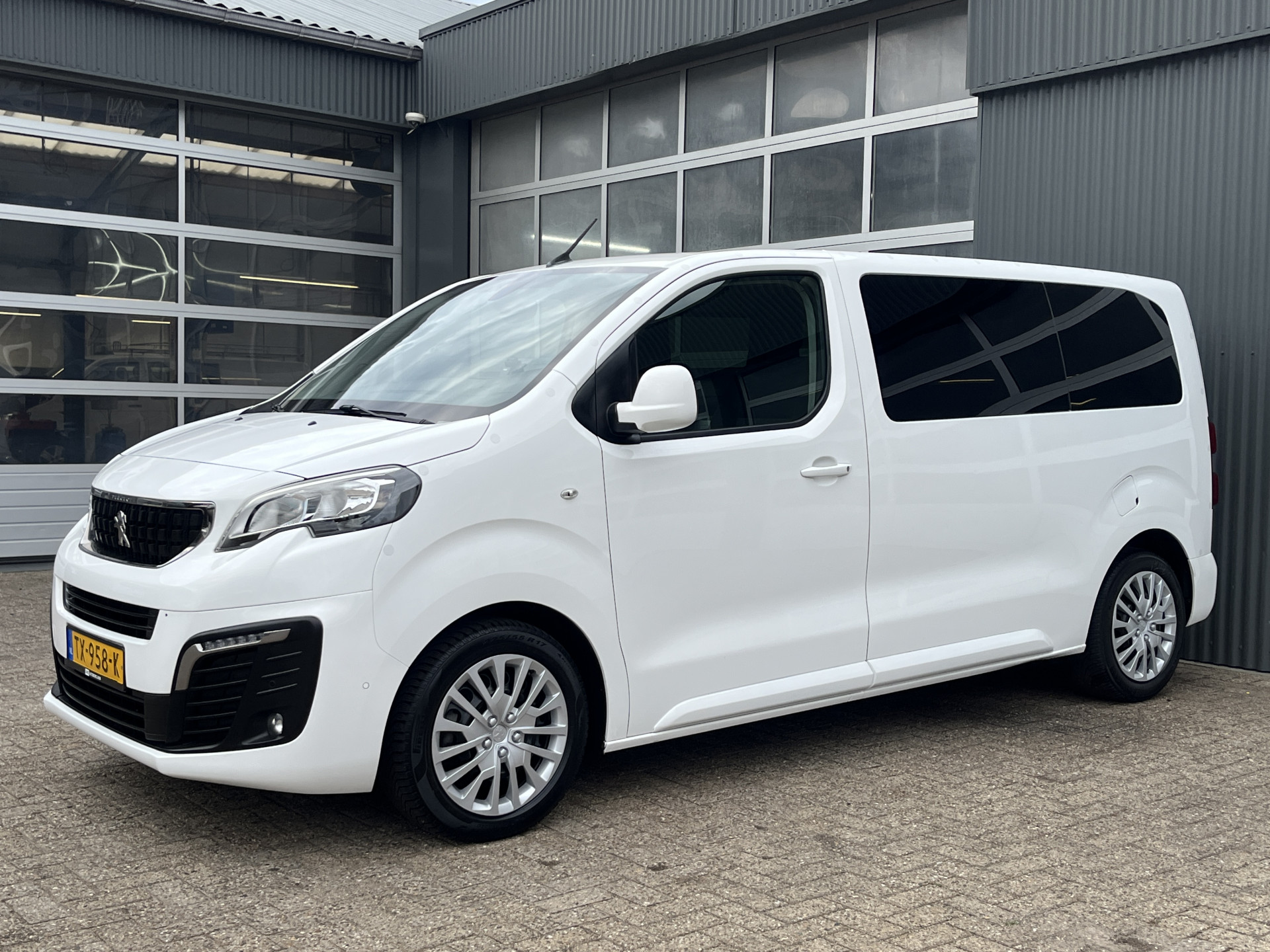 Foto van Peugeot Expert Traveller