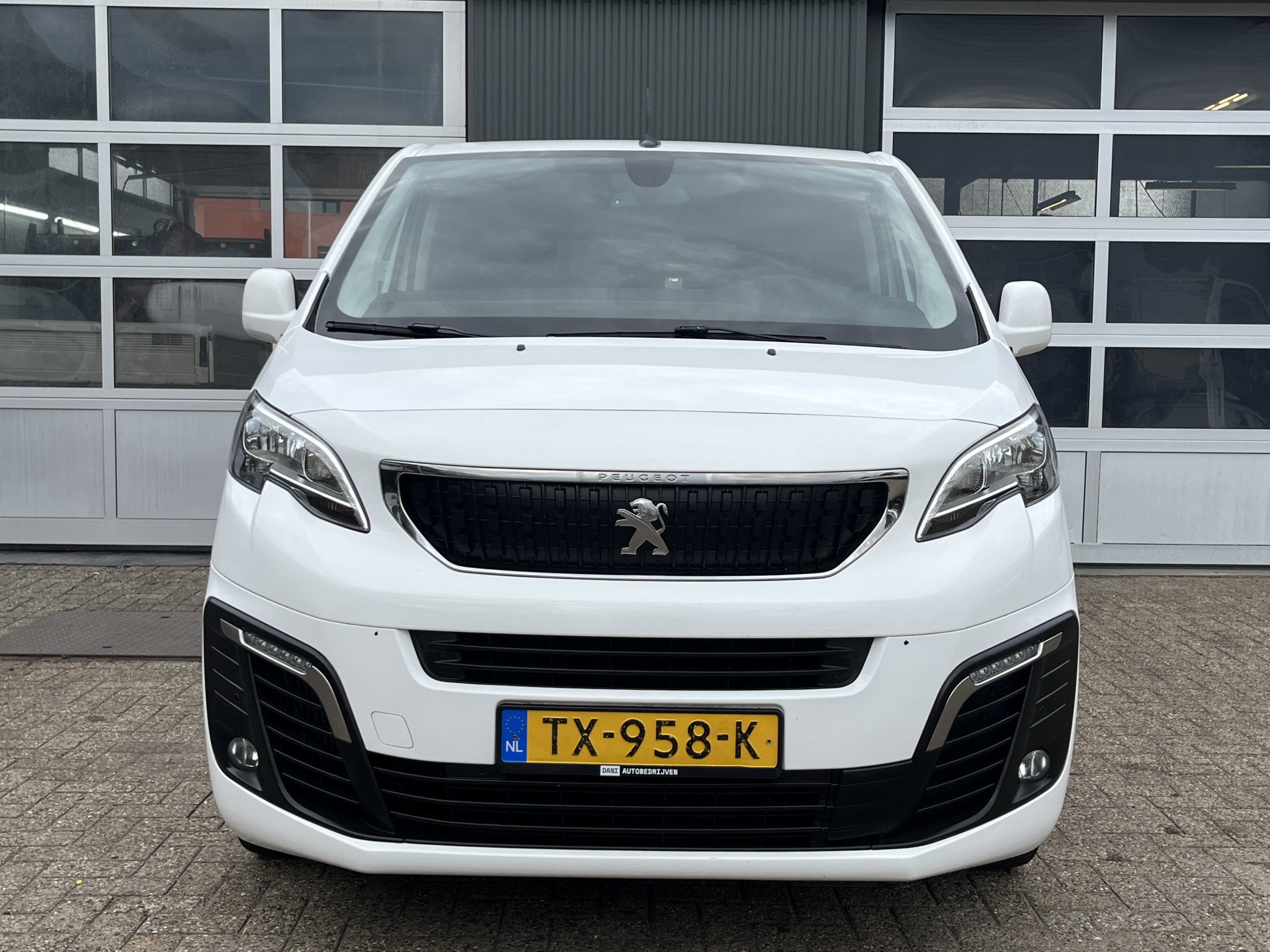 Foto van Peugeot Expert Traveller