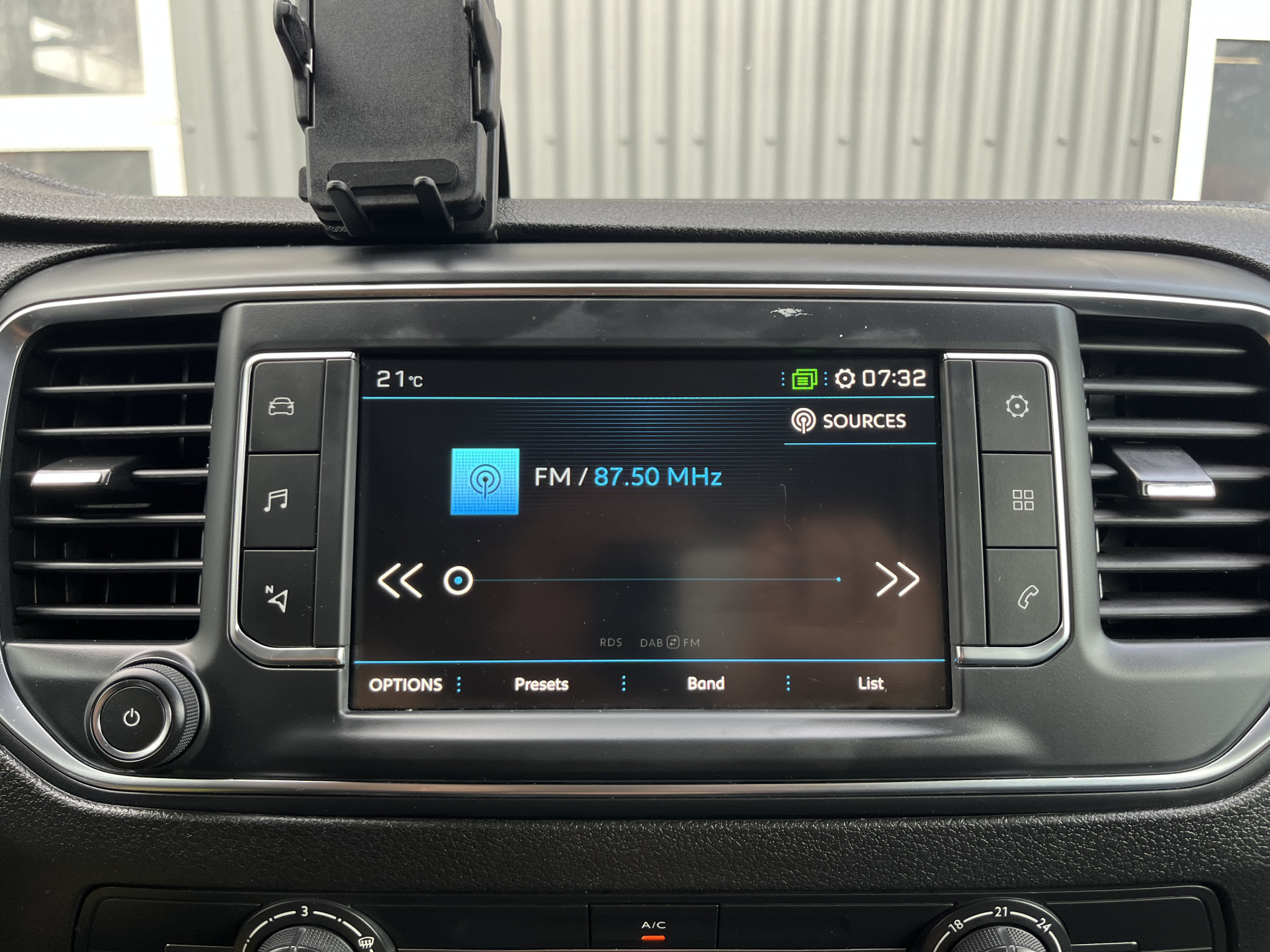 Foto van Peugeot Expert Traveller