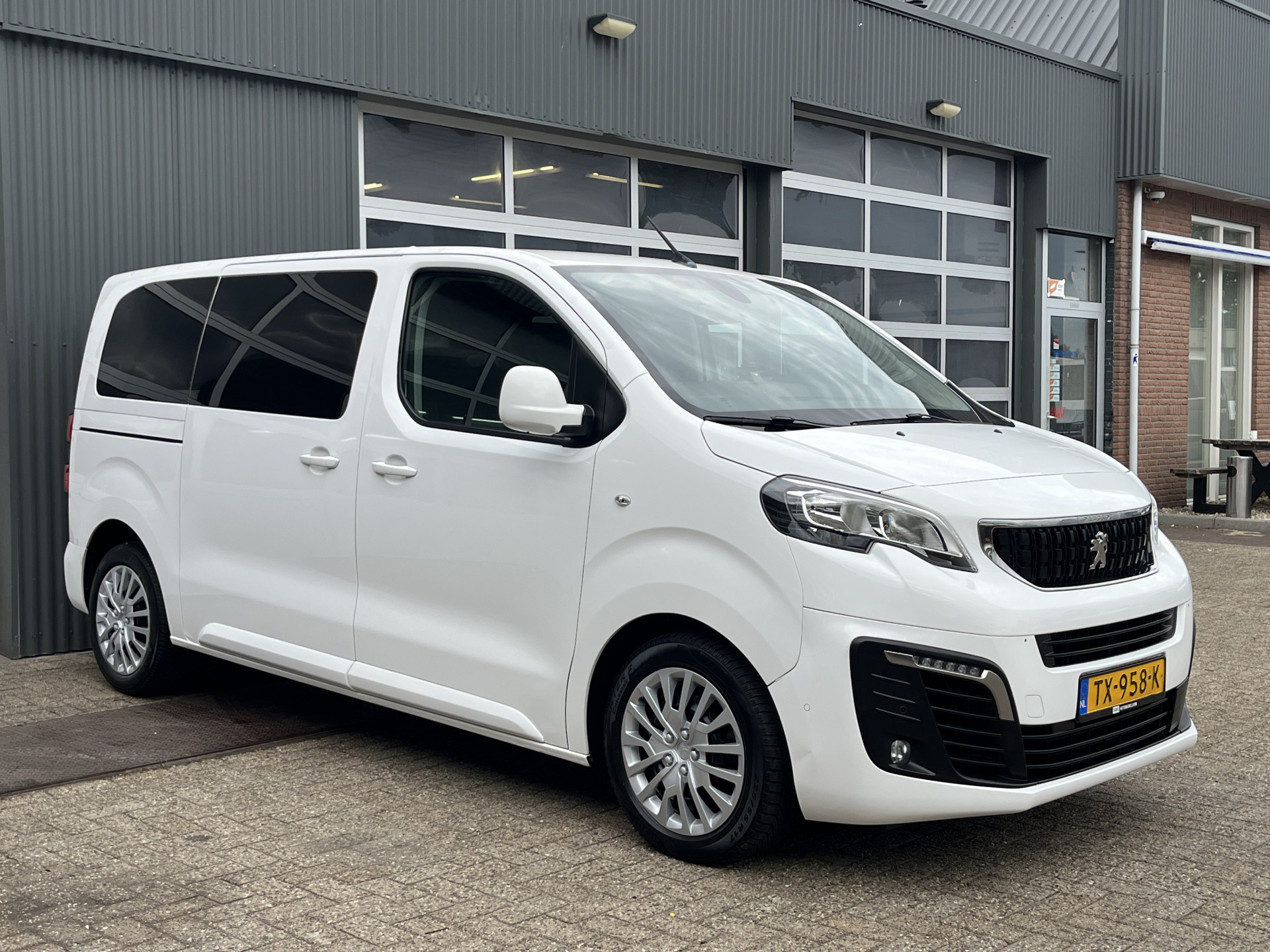 Peugeot Expert Traveller 2.0 BlueHDi 2018 - voorkant