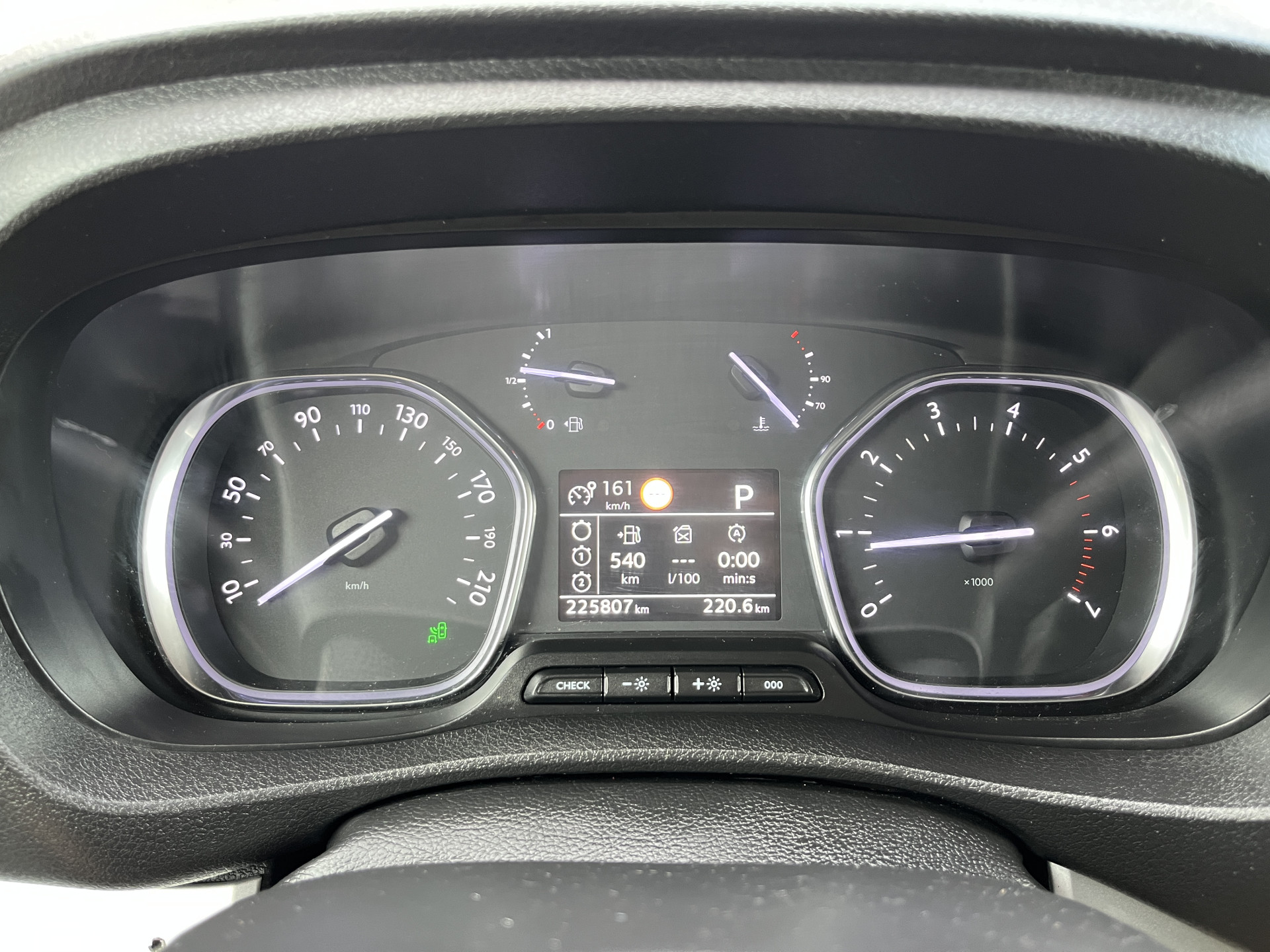 Foto van Peugeot Expert Traveller