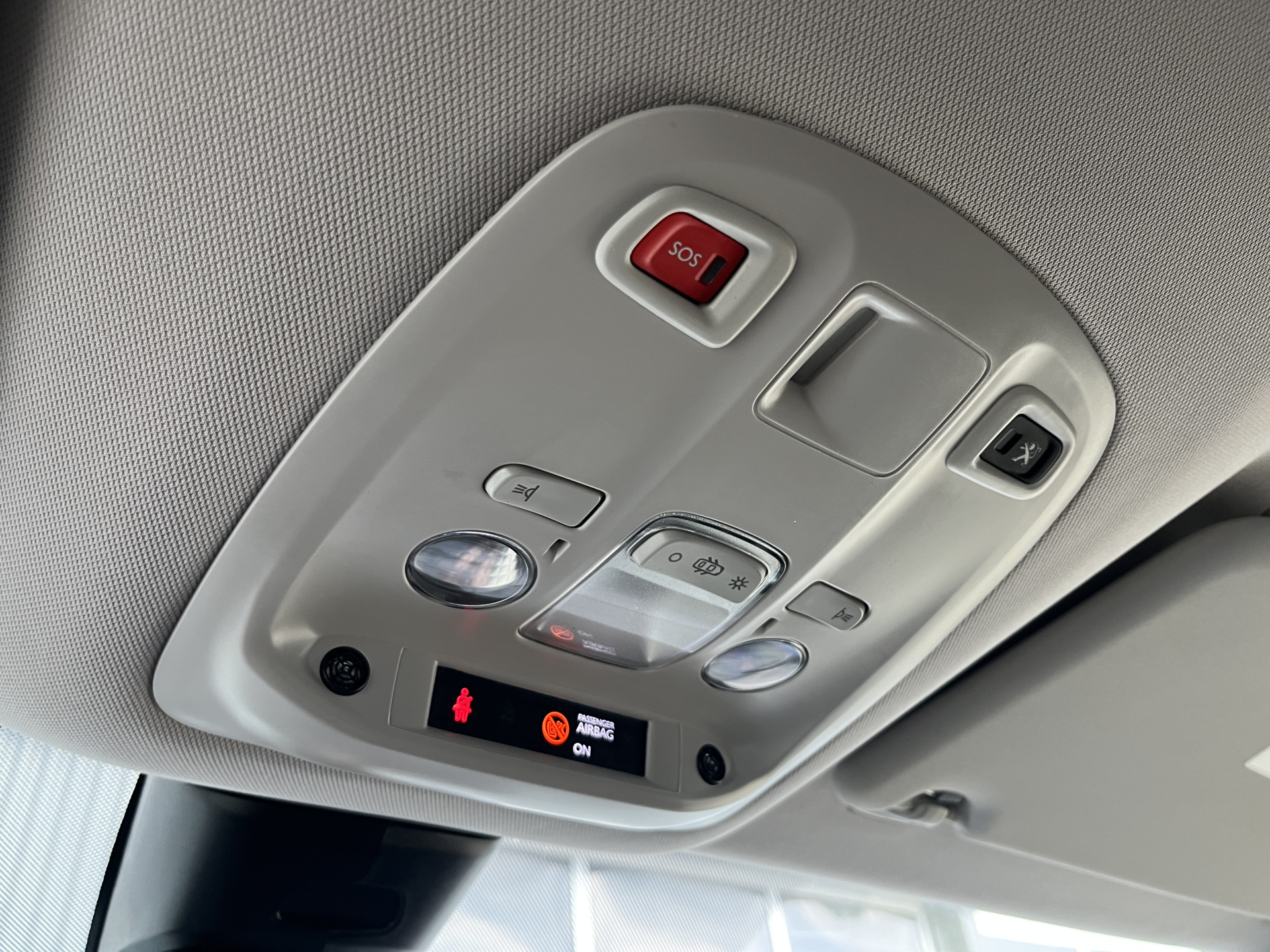 Foto van Peugeot Expert Traveller