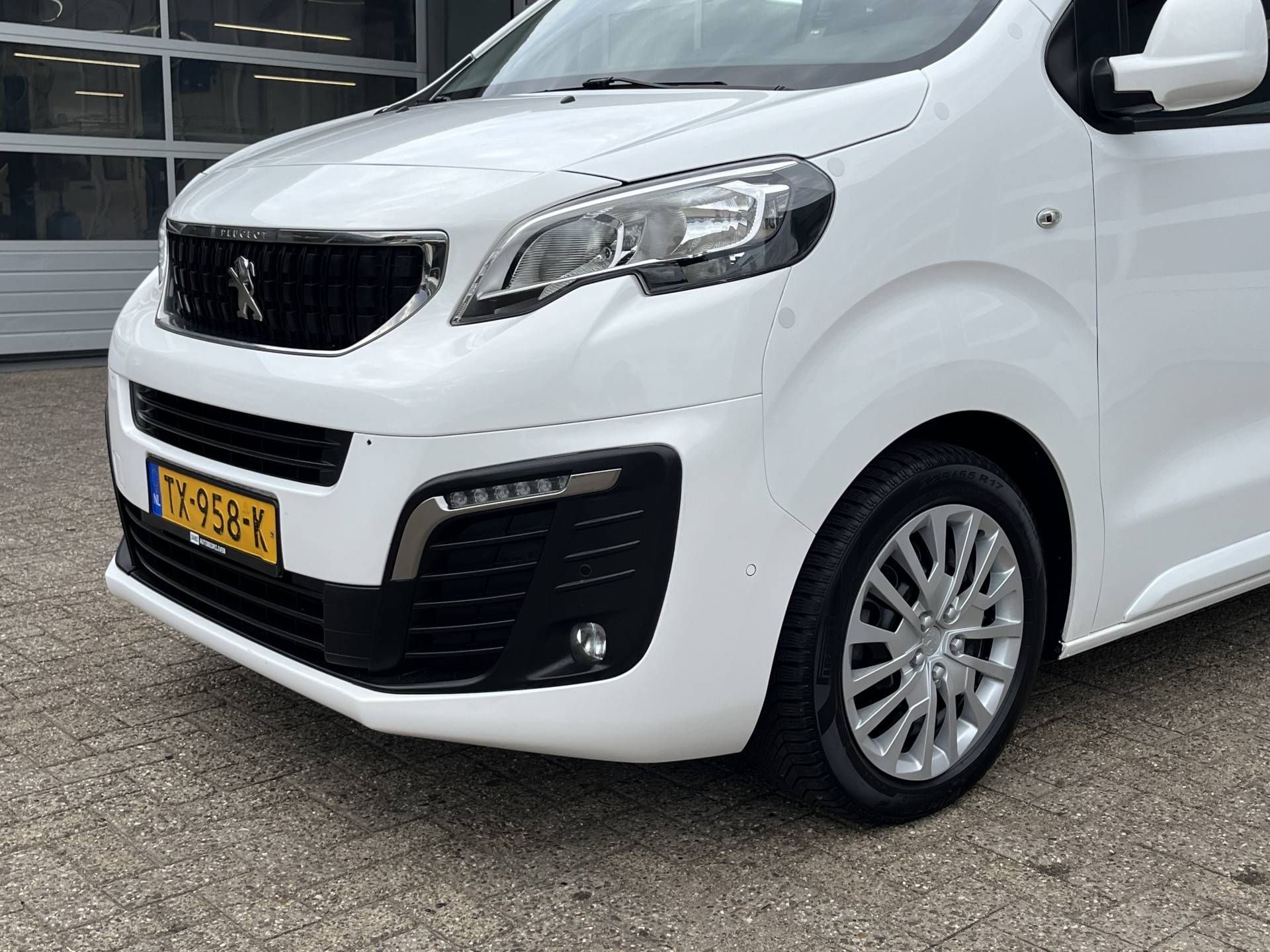 Foto van Peugeot Expert Traveller