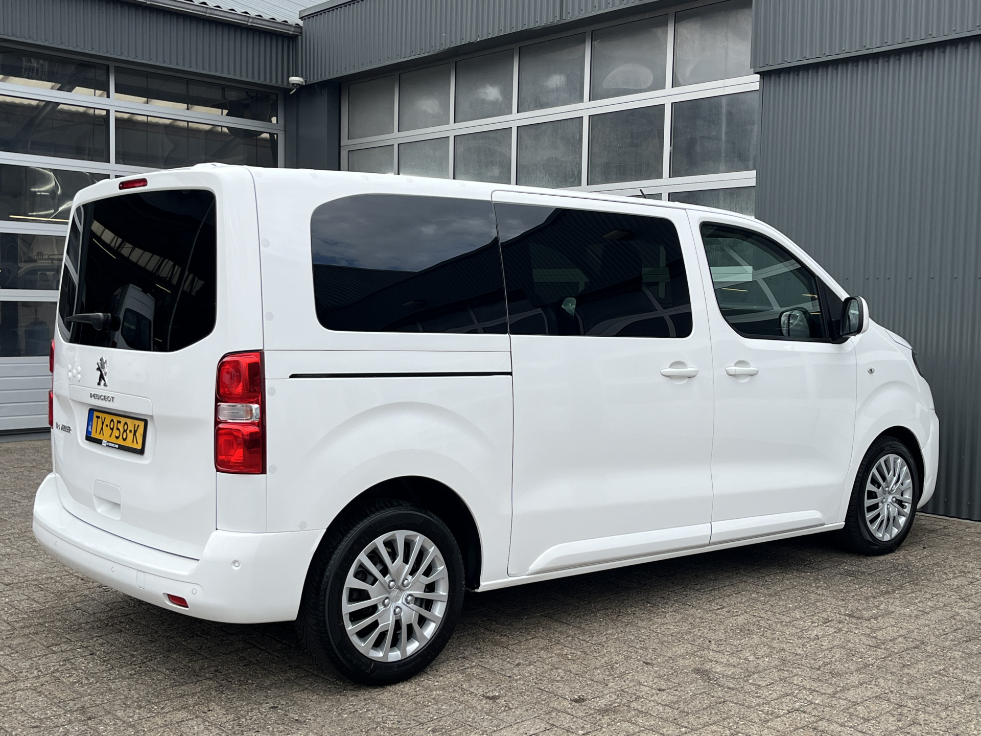 Foto van Peugeot Expert Traveller