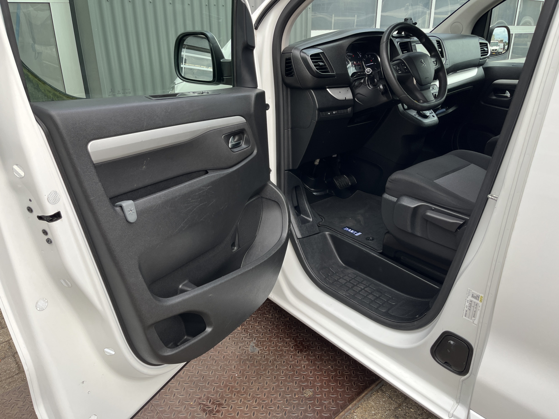 Foto van Peugeot Expert Traveller