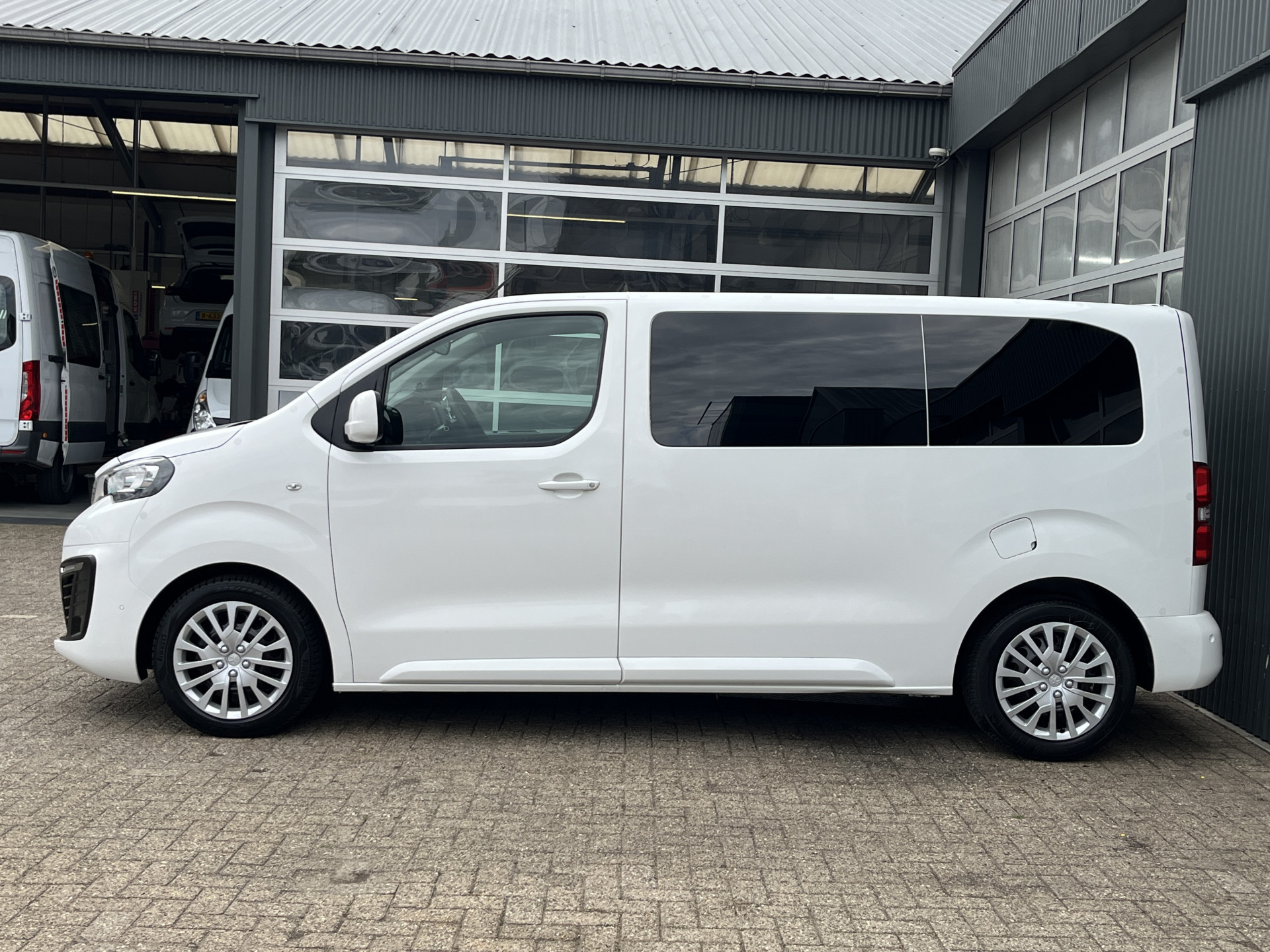 Foto van Peugeot Expert Traveller