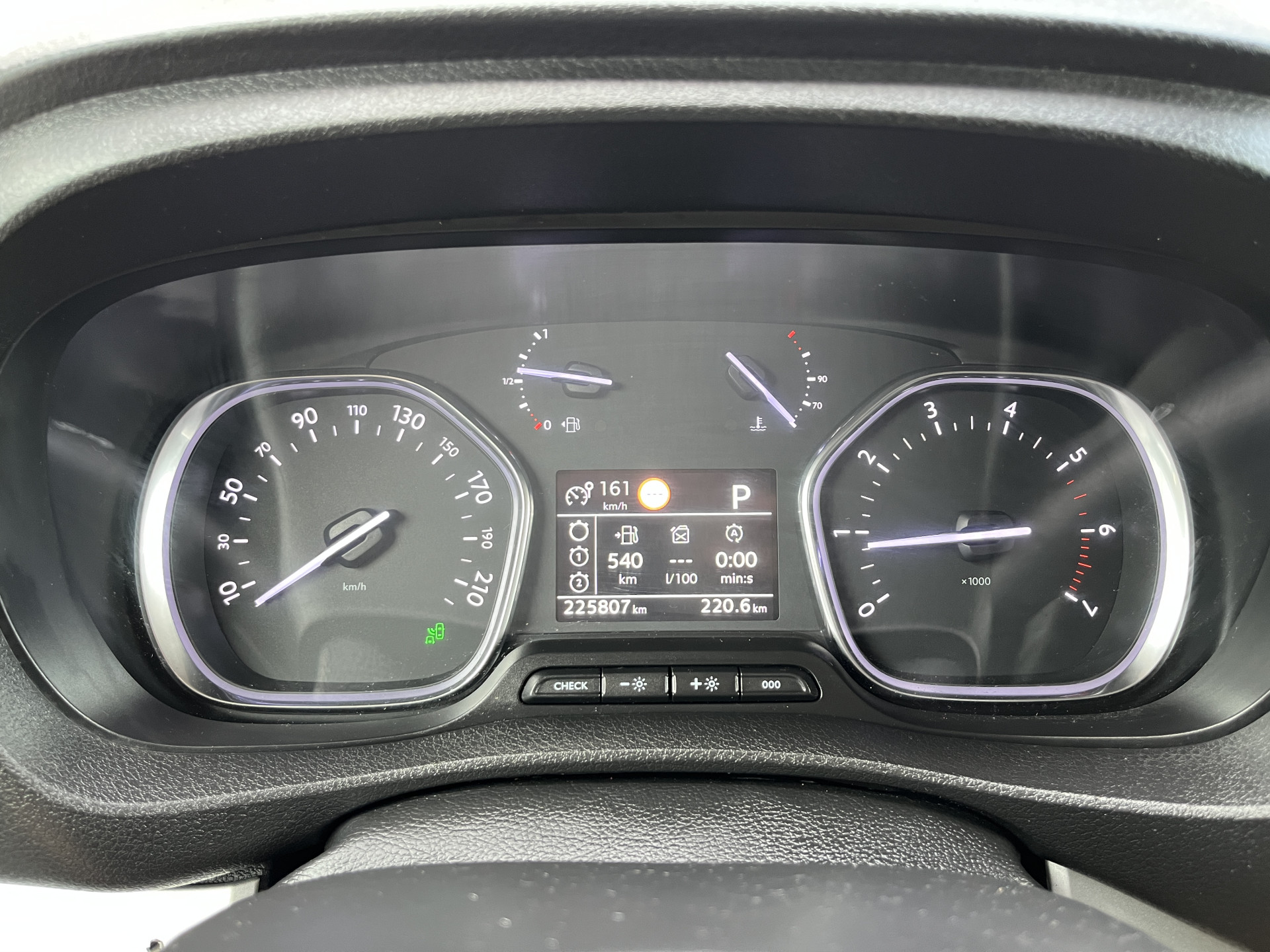 Foto van Peugeot Expert Traveller