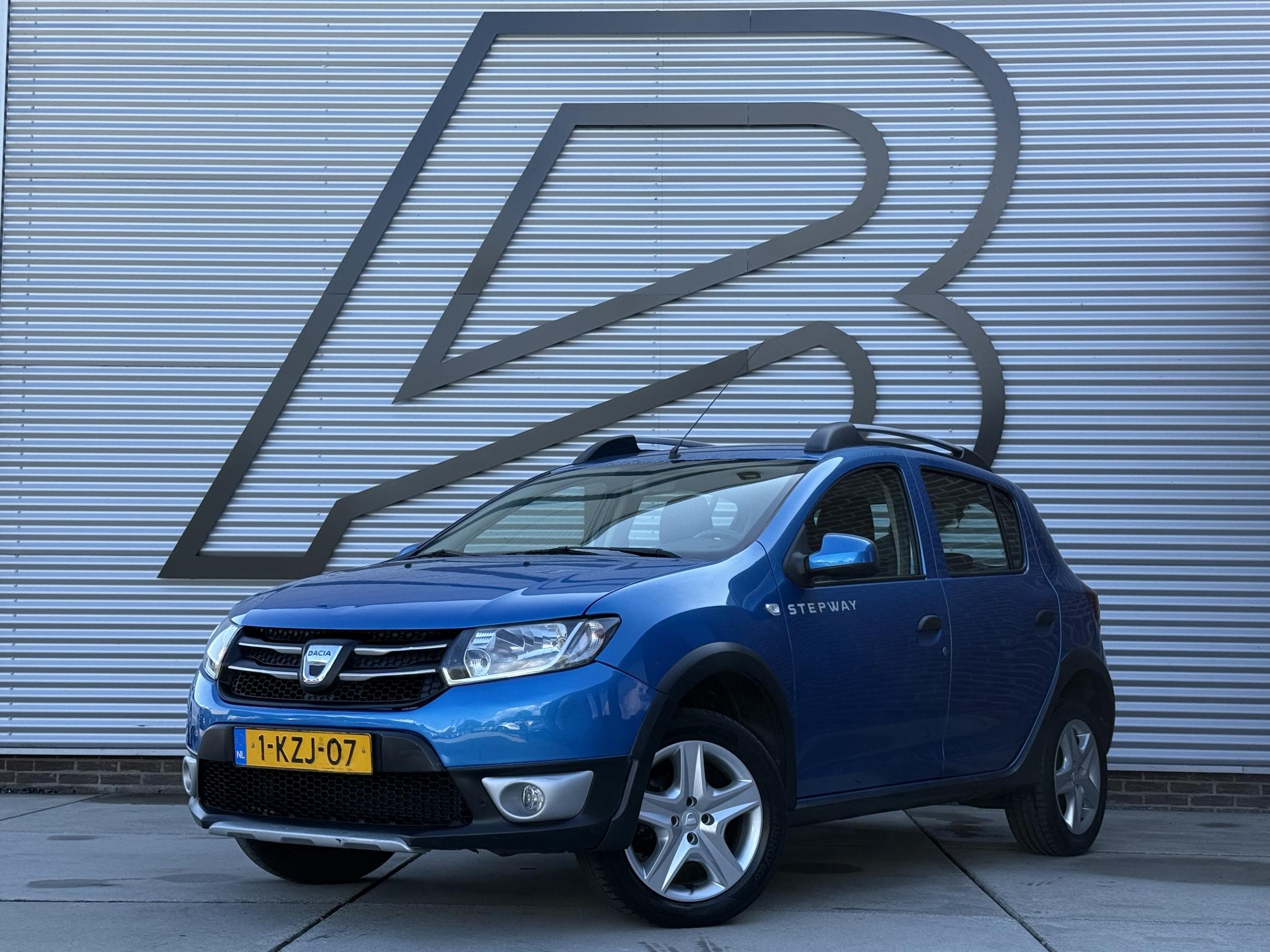 Dacia Sandero 0.9 TCe Stepway Lauréate 2013 - voorkant