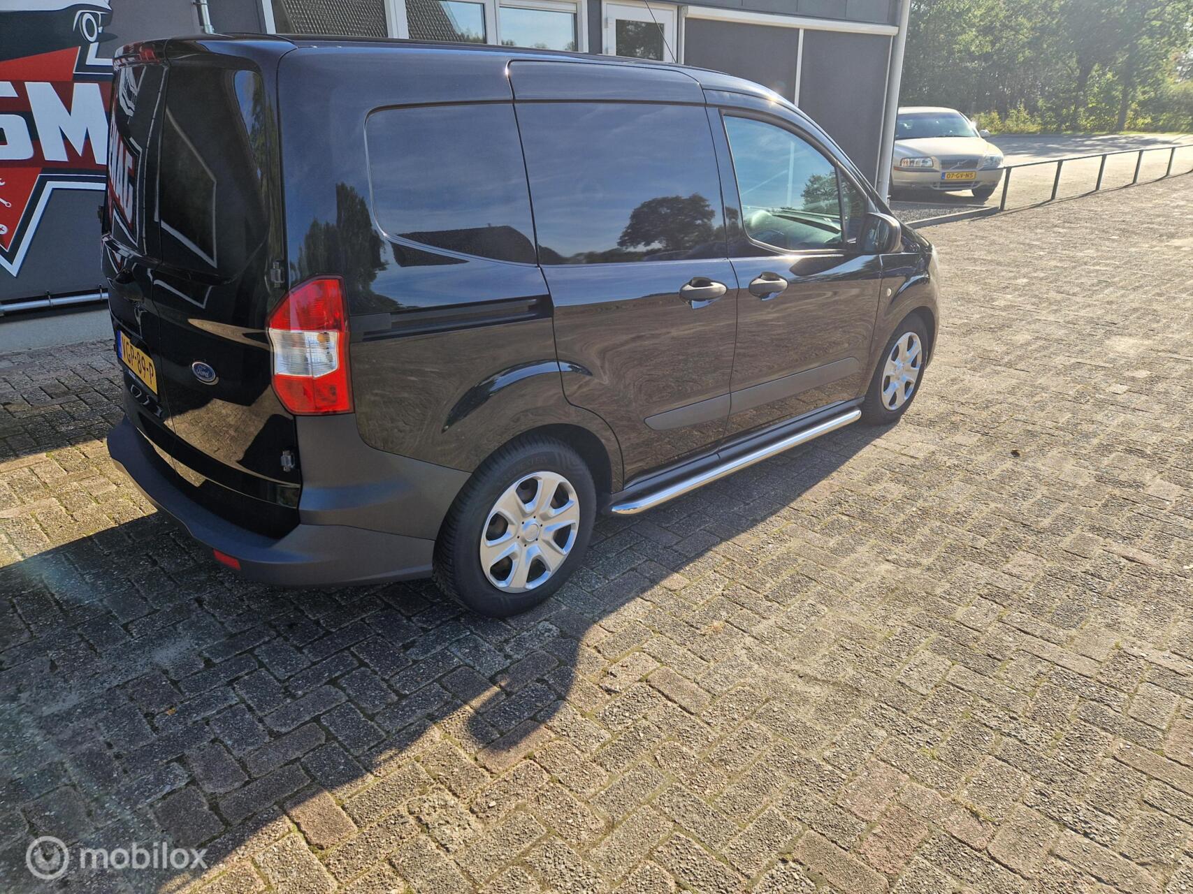 Foto van Ford Transit Courier