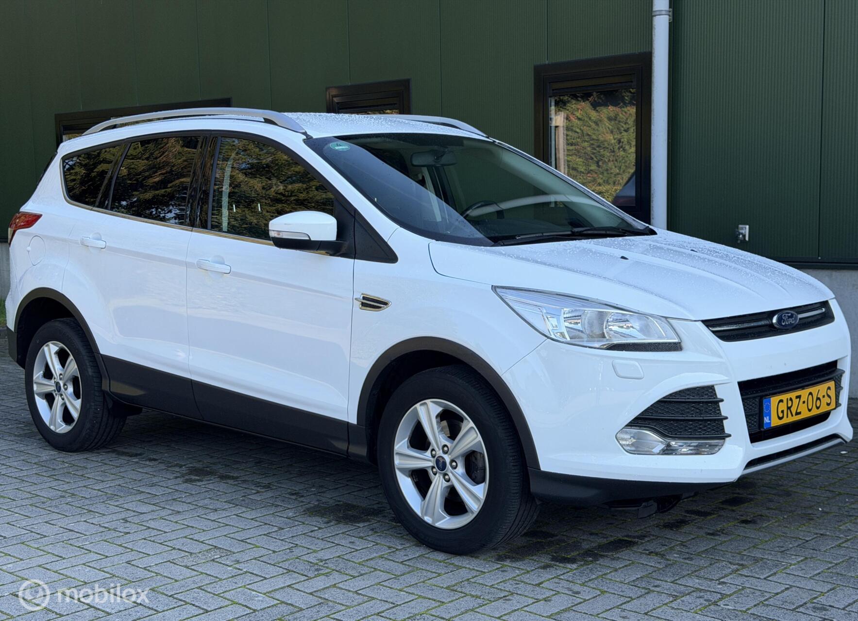 Ford Kuga 1.6 Titanium Cruise Airco Verwarmde stoelen 2015 - voorkant