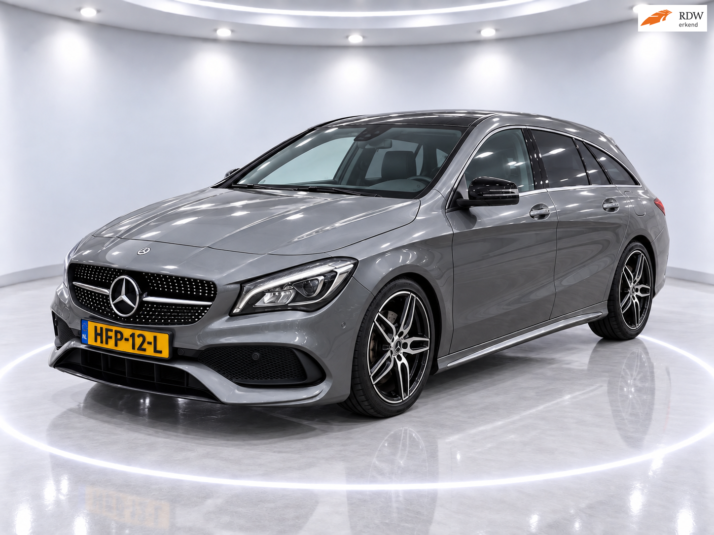 Mercedes-Benz Cla-klasse Shooting Brake 180 - Pano - Camera - Dealer Onderhouden - AMG Pakket 2019 - voorkant