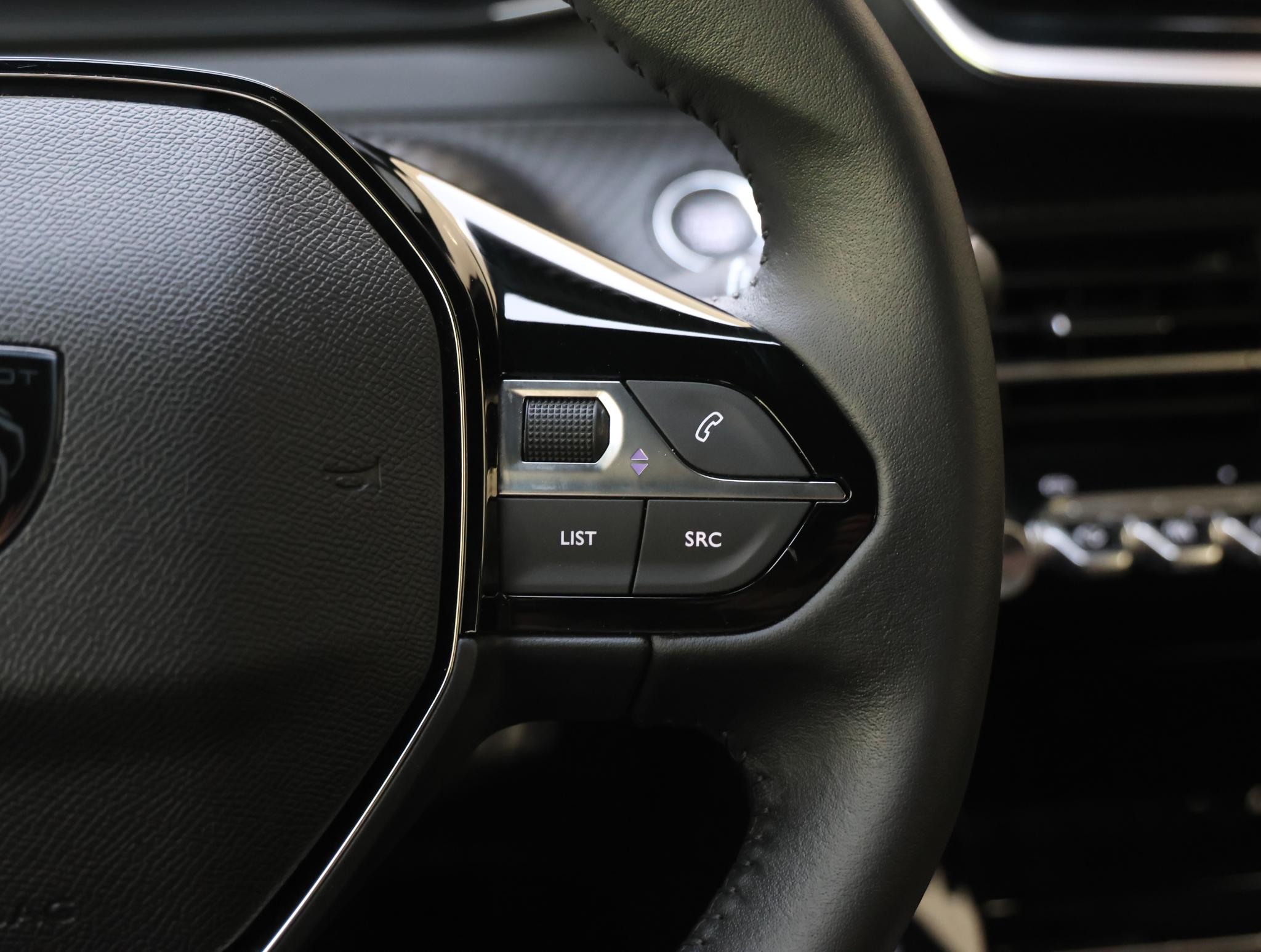 Foto van Peugeot E-2008