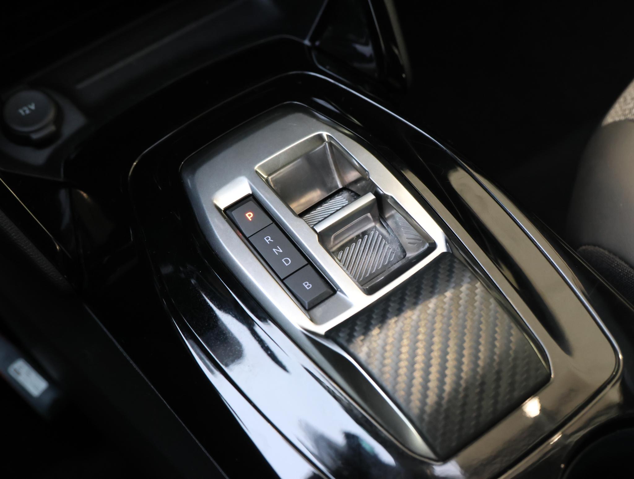 Foto van Peugeot E-2008
