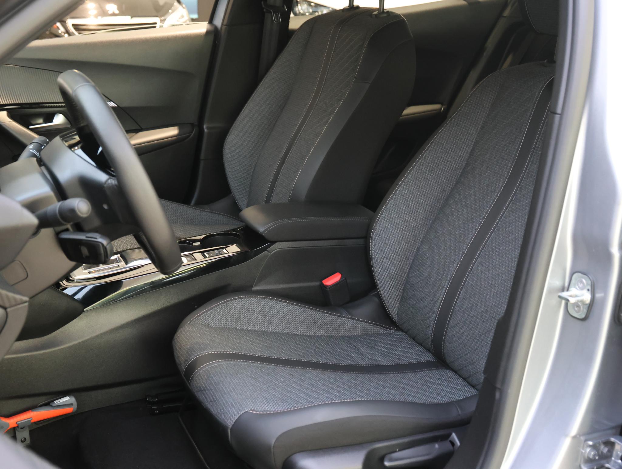 Foto van Peugeot E-2008