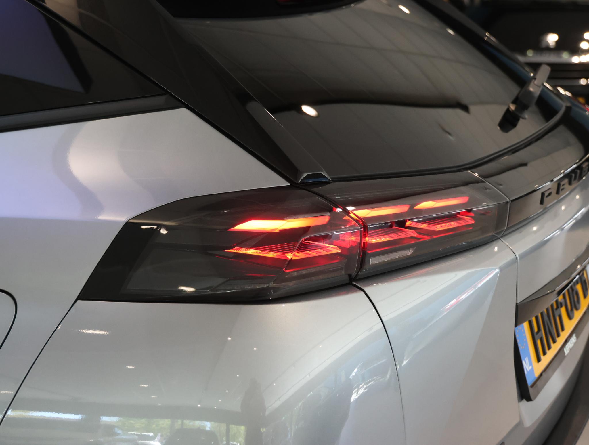 Foto van Peugeot E-2008