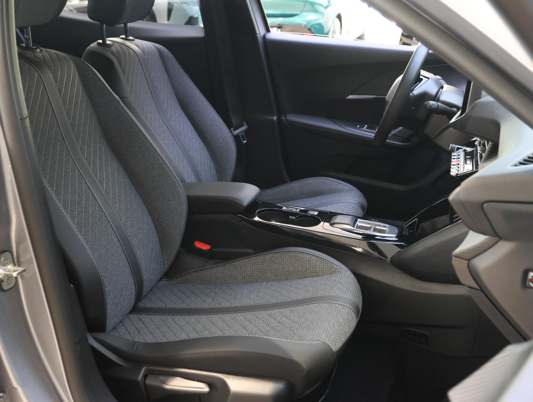 Foto van Peugeot E-2008