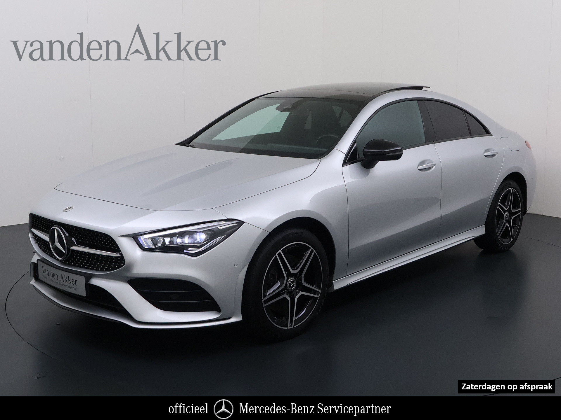 Mercedes-Benz Cla-klasse 250e AMG // Panoramadak // Nightpakket // Sfeerverlichting // Carplay // Camera // Keyless // MultiBeam 2022 - voorkant