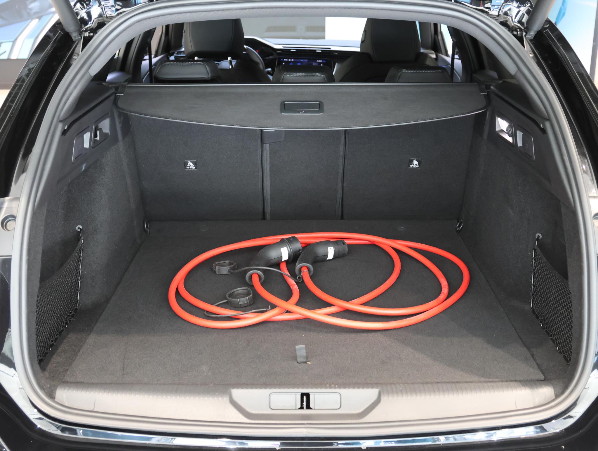 Foto van Peugeot E-308 SW