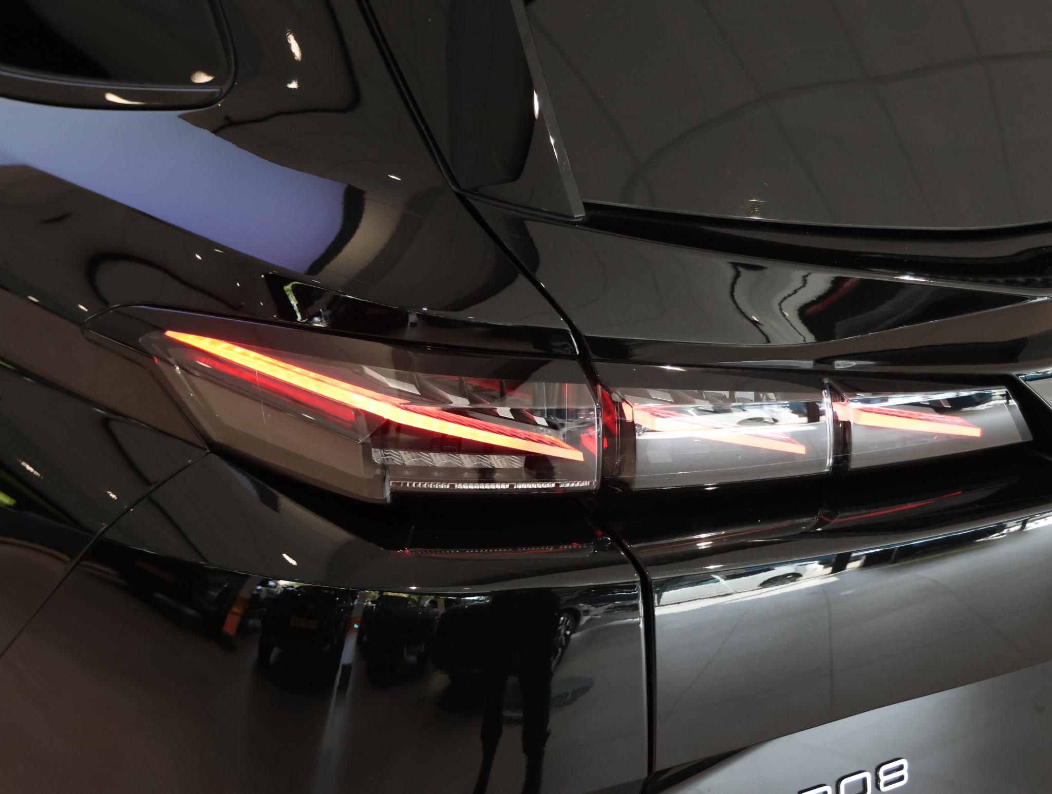 Foto van Peugeot E-308 SW