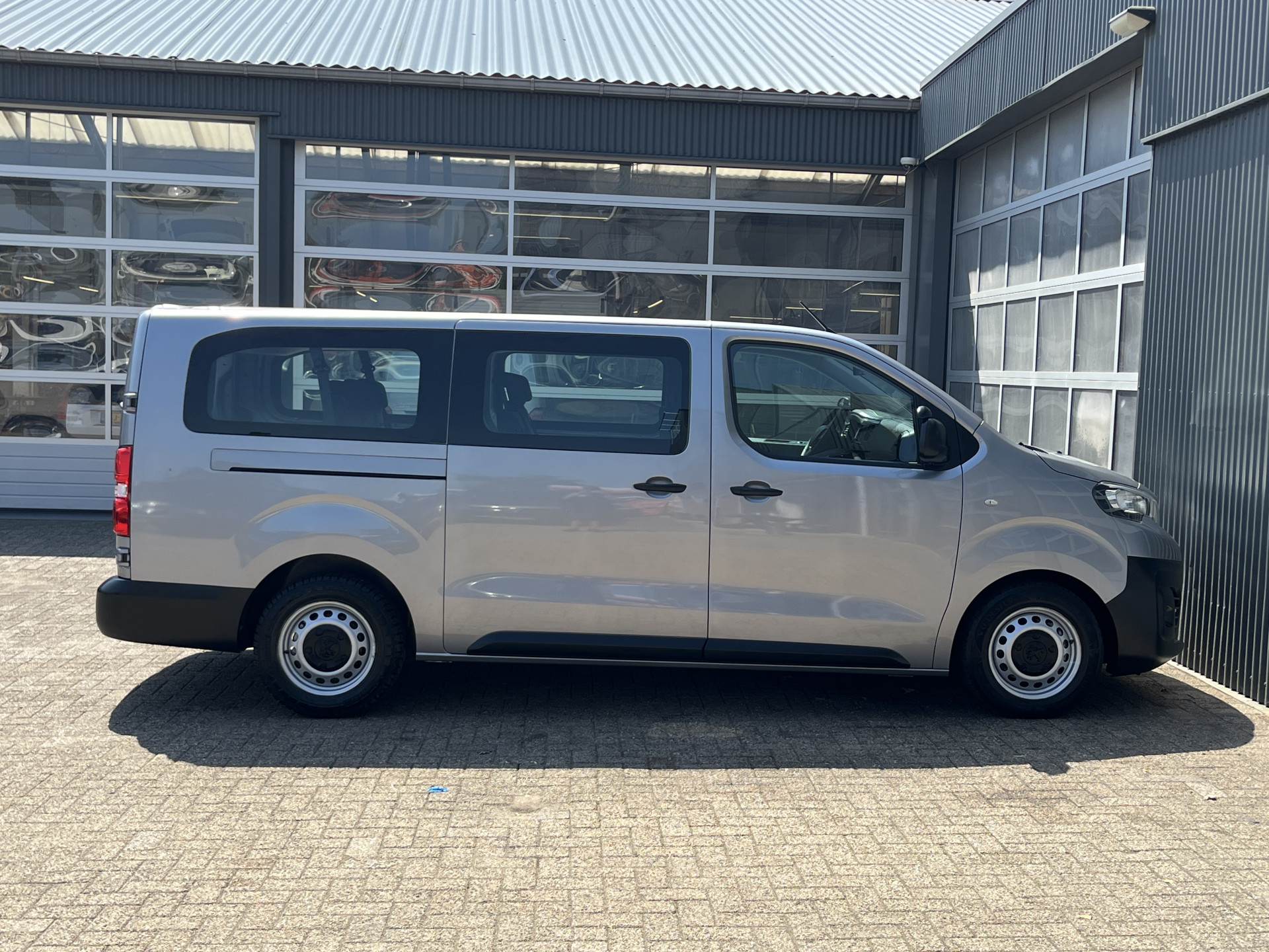 Foto van Peugeot Traveller