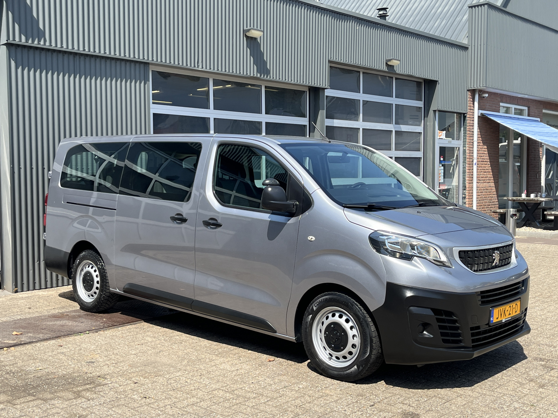 Peugeot Traveller 1.5 BlueHDi 120pk 2019 - voorkant